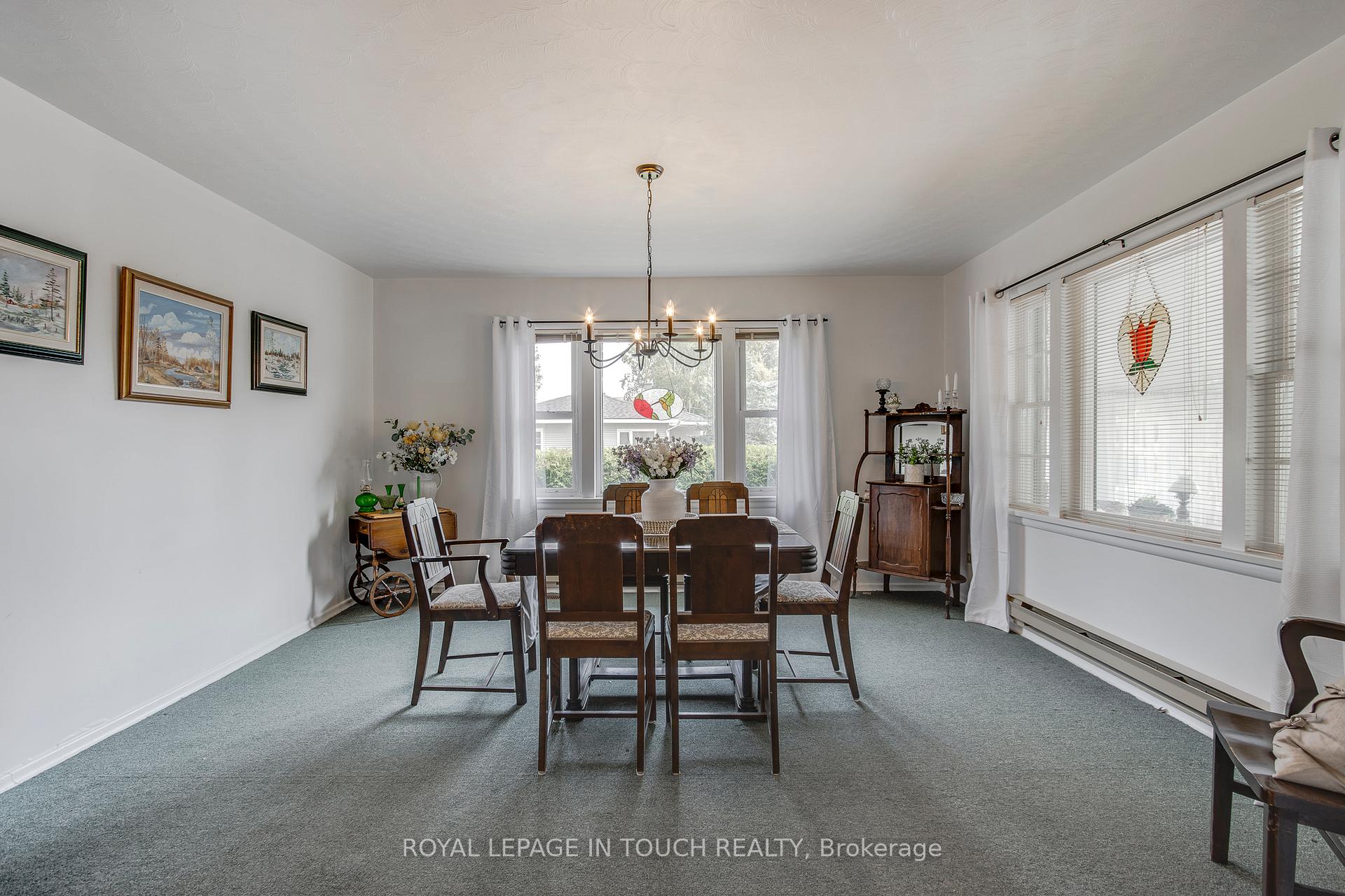 Photo 12 of 17 Edward Street, Penetanguishene — HOMEH