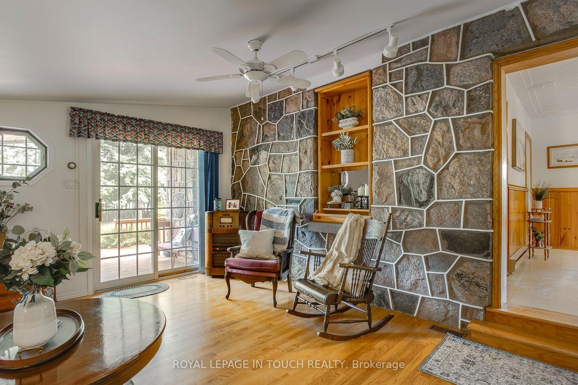Photo 11 of 17 Edward Street, Penetanguishene — HOMEH