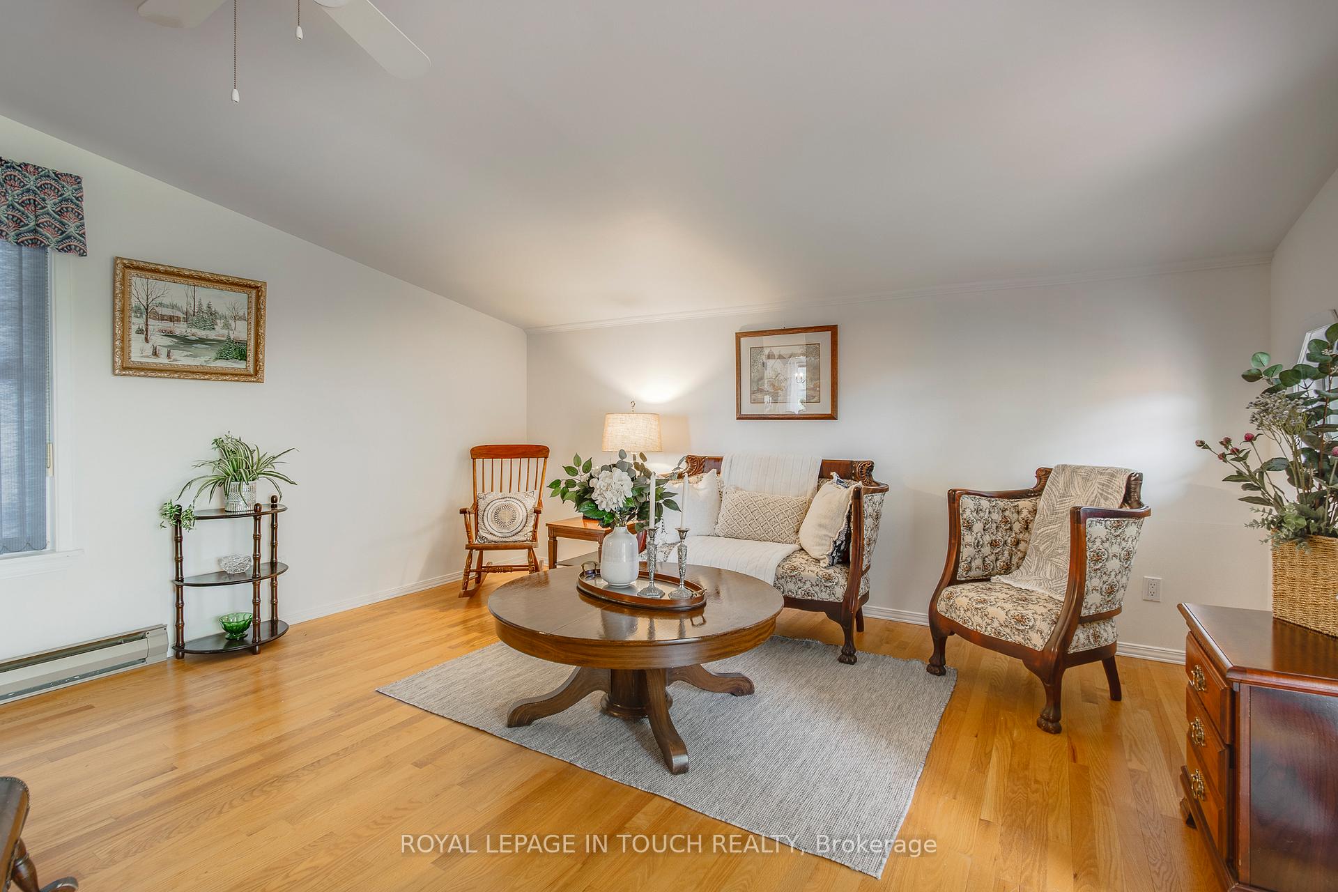Photo 16 of 17 Edward Street, Penetanguishene — HOMEH