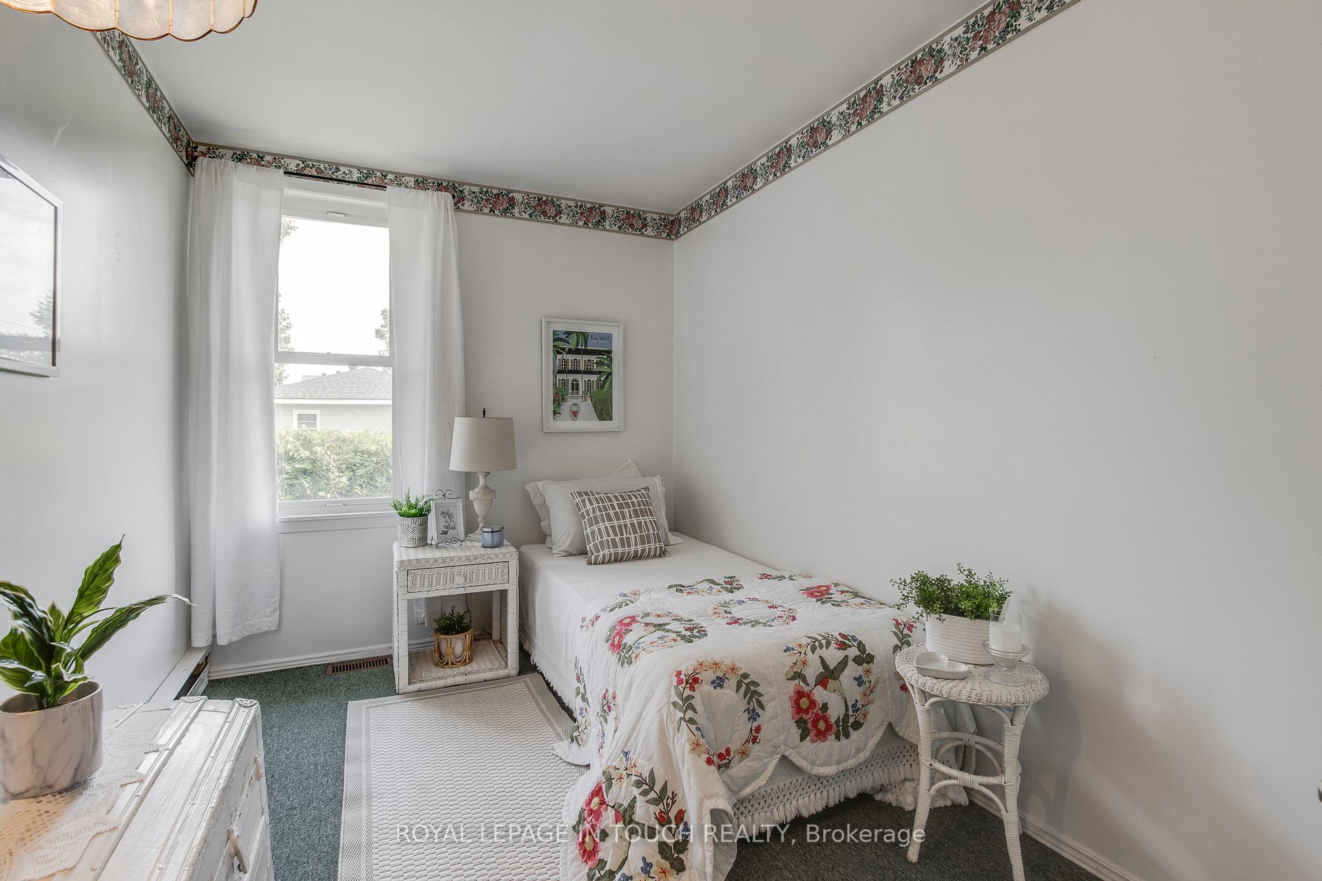 Photo 15 of 17 Edward Street, Penetanguishene — HOMEH