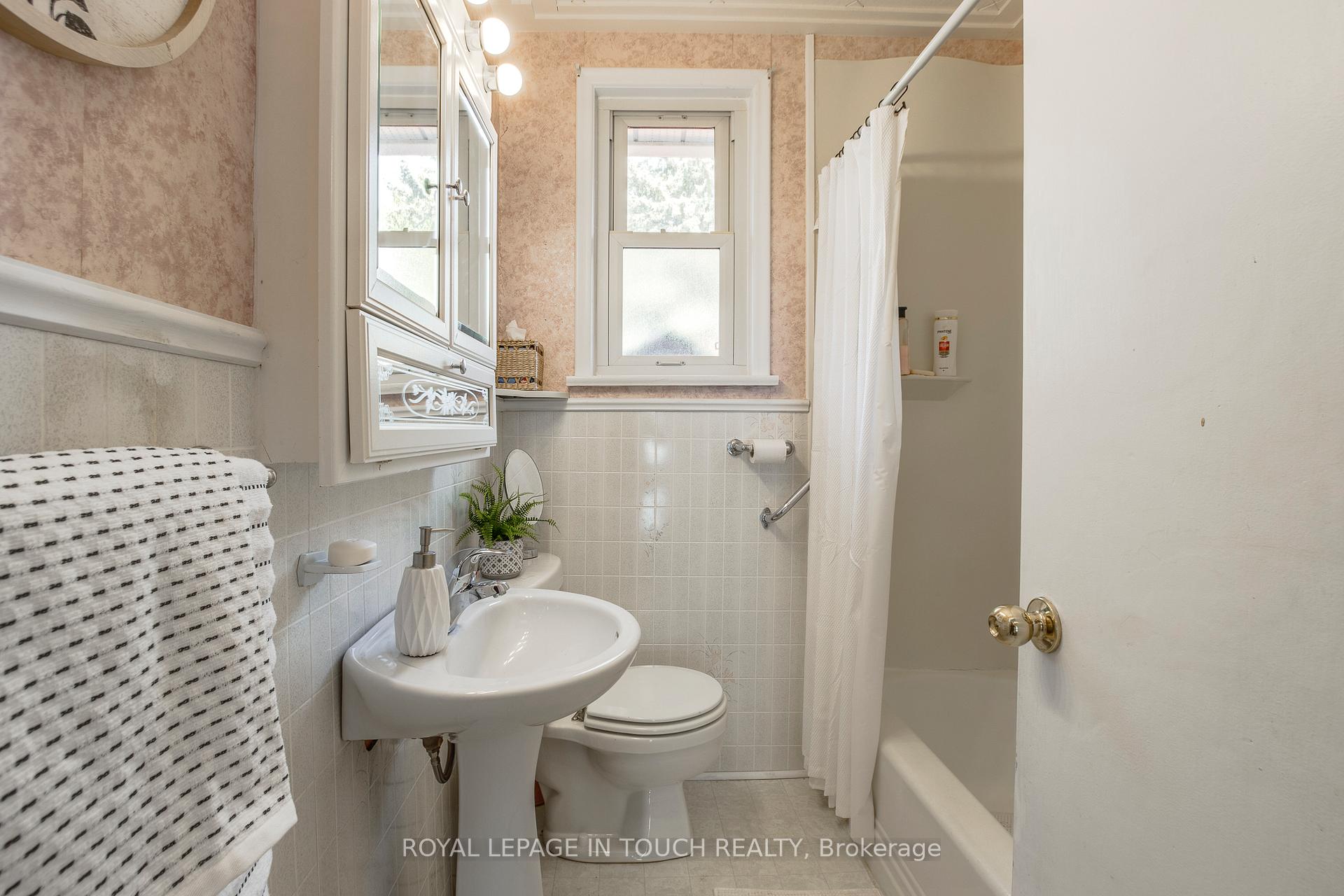 Photo 27 of 17 Edward Street, Penetanguishene — HOMEH