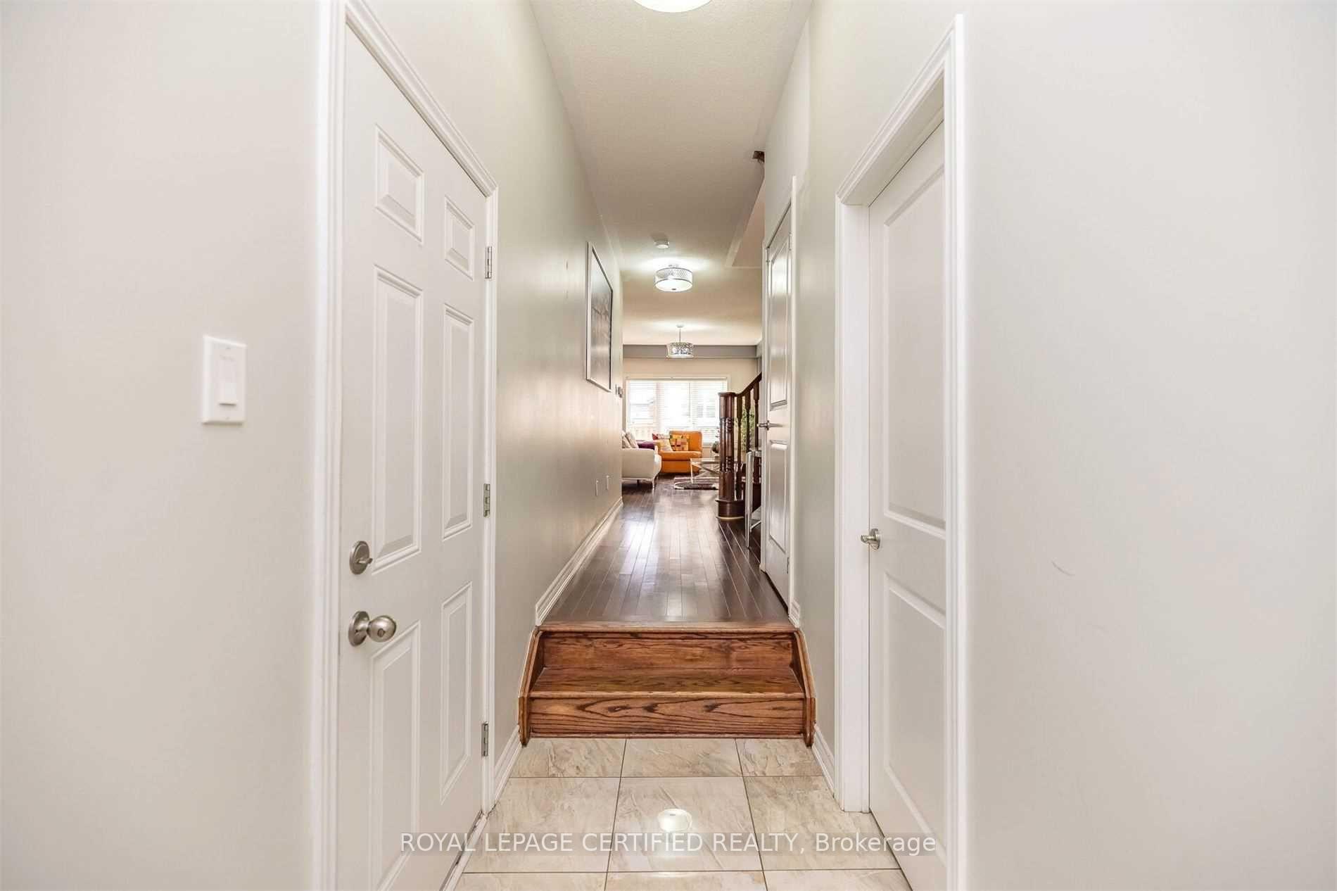 Photo 3 of 37 Lola Crescent, Brampton, Northwest Brampton — HOMEH