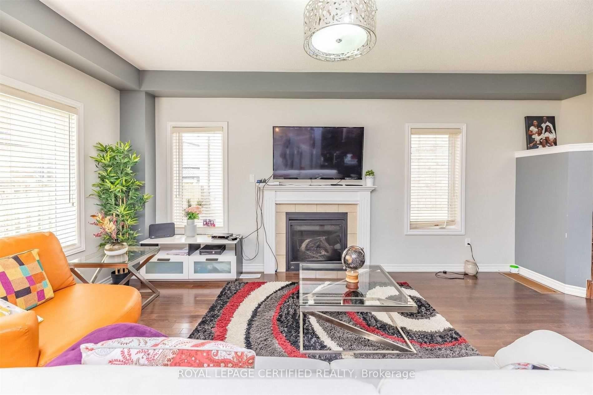 Photo 9 of 37 Lola Crescent, Brampton, Northwest Brampton — HOMEH
