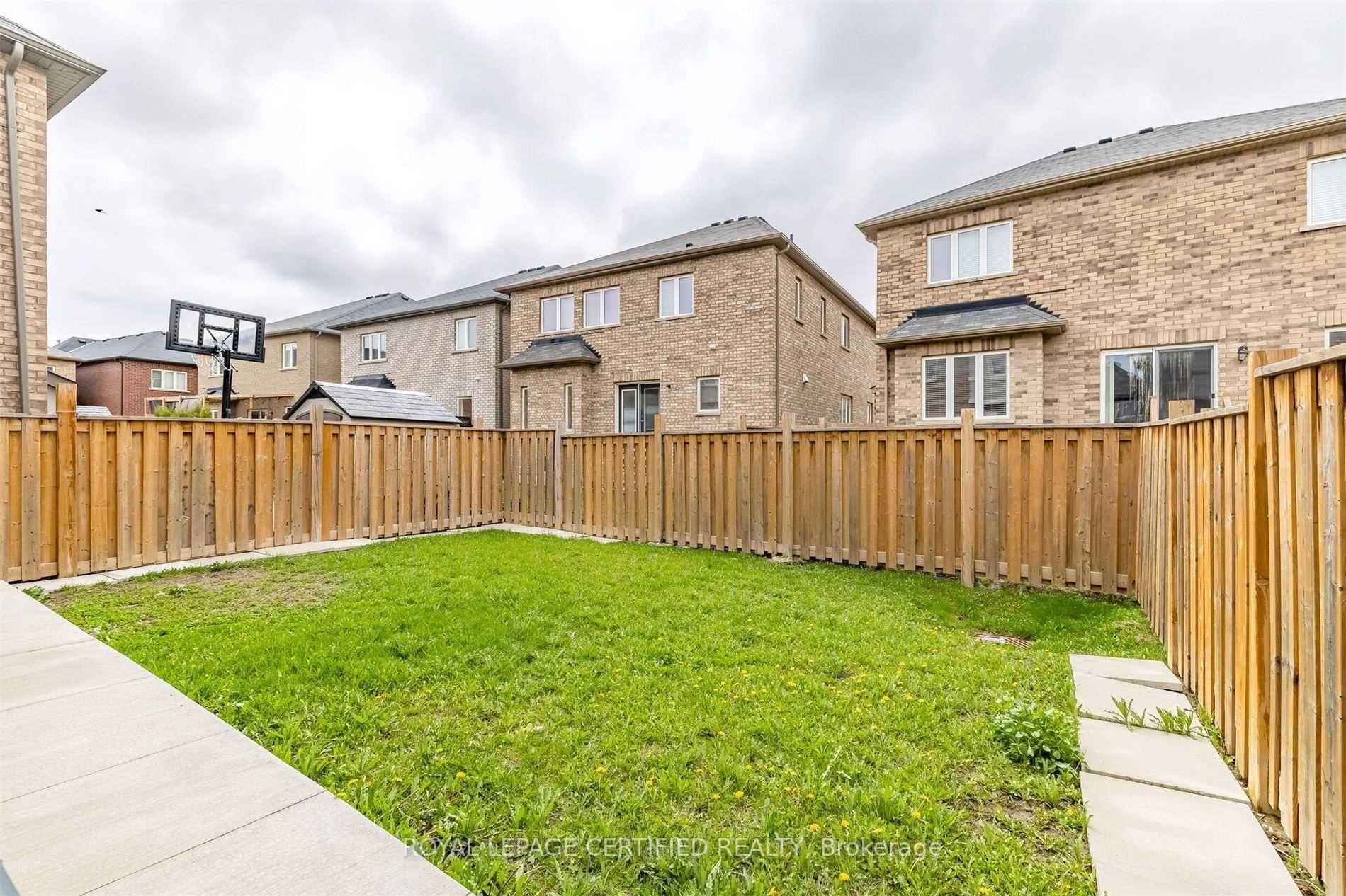 Photo 26 of 37 Lola Crescent, Brampton, Northwest Brampton — HOMEH