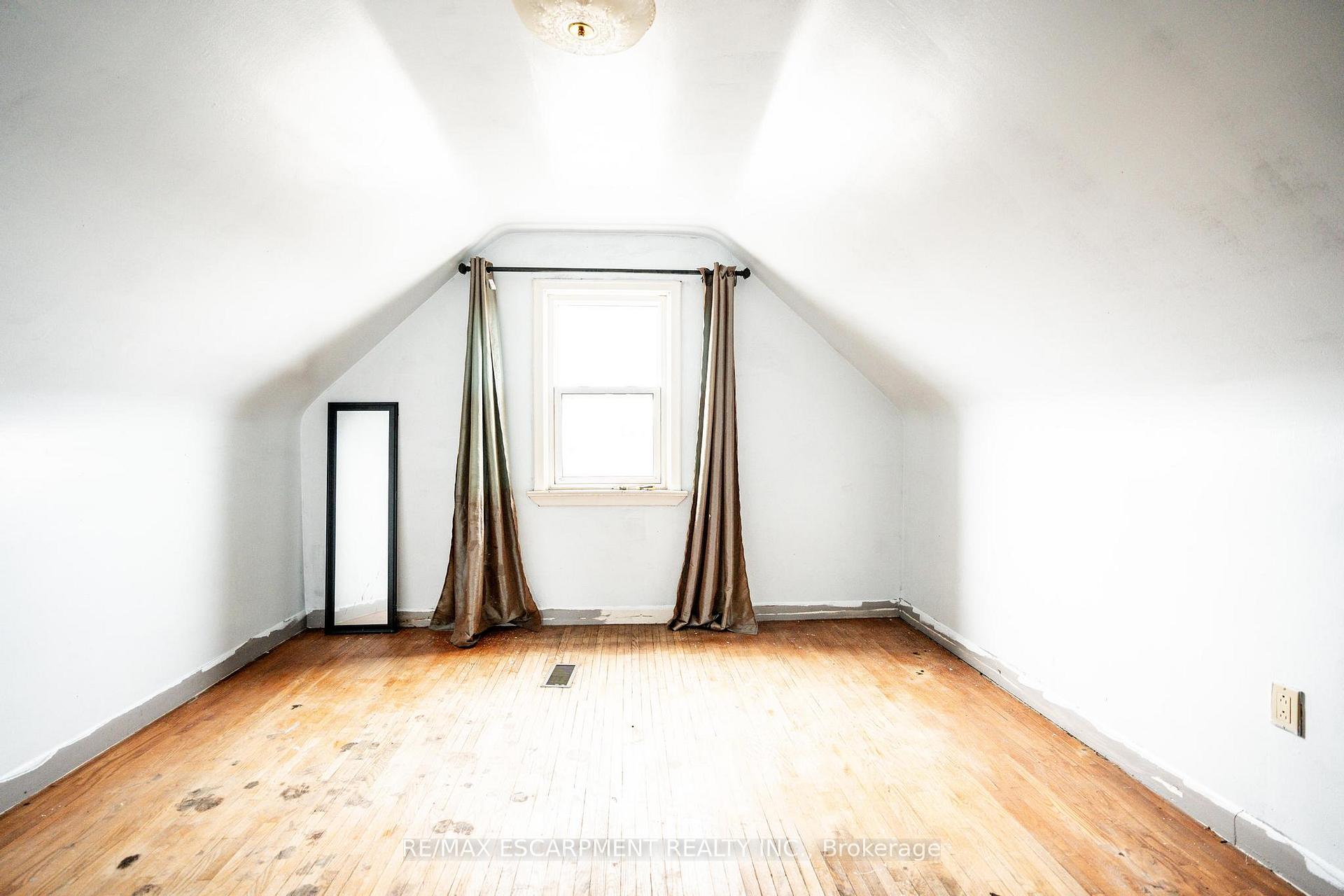 Photo 20 of 21 Shynal Avenue, Hamilton, Parkview — HOMEH