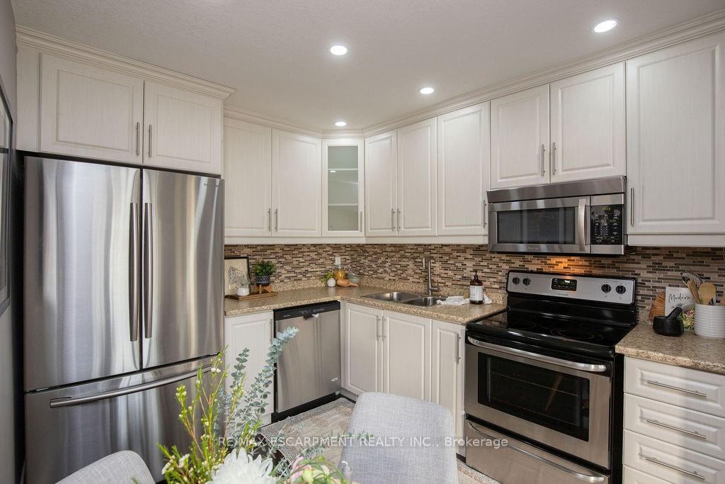 Photo 11 of Unit MAIN, 551 Barnaby Street, Hamilton, Parkview — HOMEH