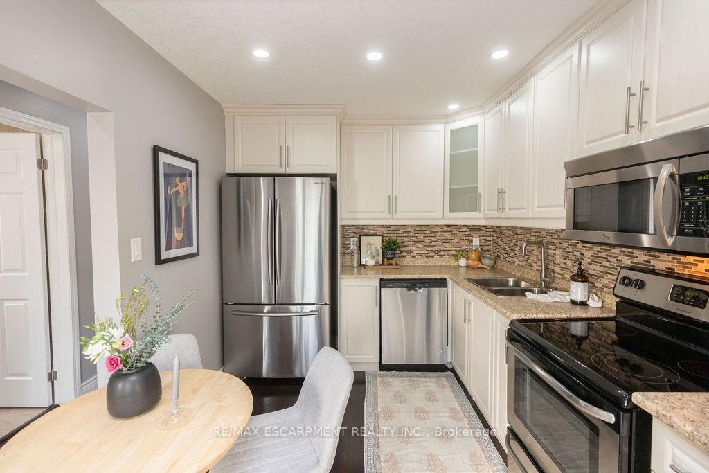 Photo 8 of Unit MAIN, 551 Barnaby Street, Hamilton, Parkview — HOMEH