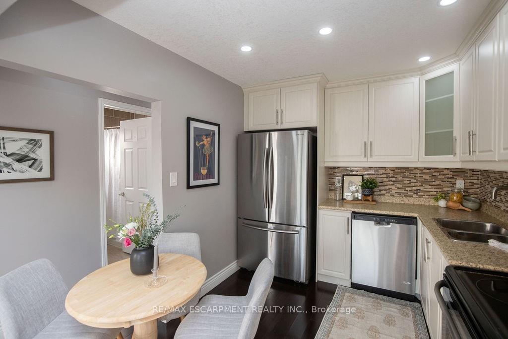 Photo 16 of Unit MAIN, 551 Barnaby Street, Hamilton, Parkview — HOMEH
