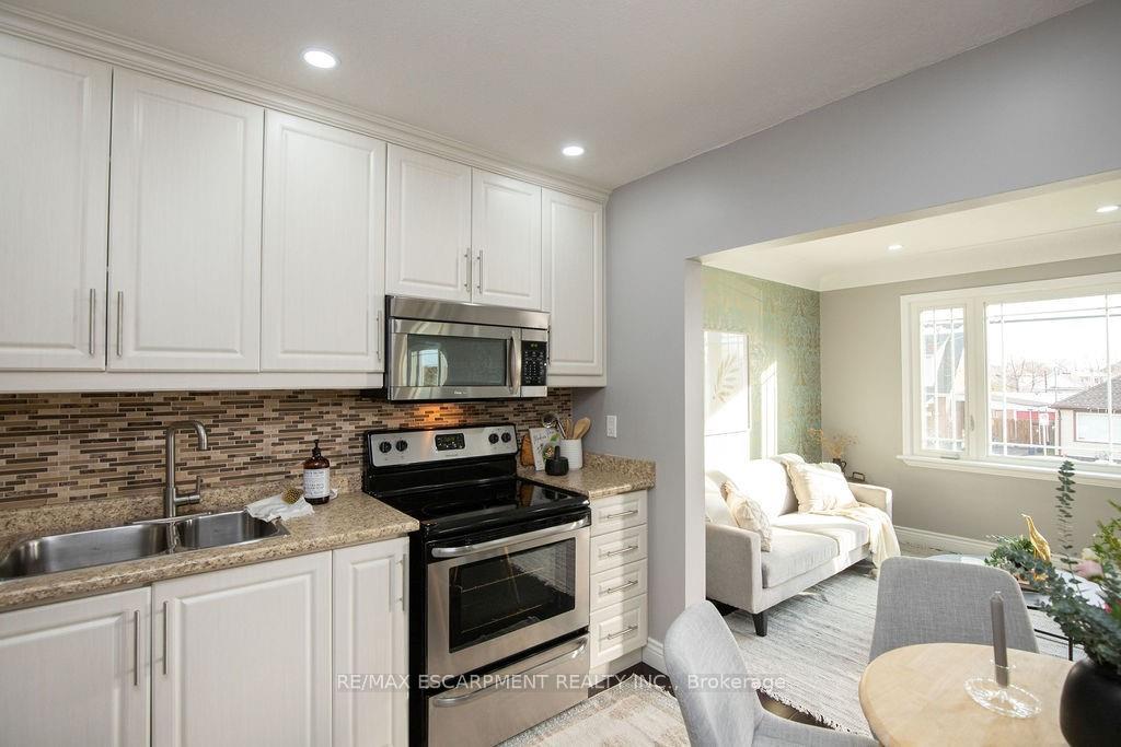 Photo 17 of Unit MAIN, 551 Barnaby Street, Hamilton, Parkview — HOMEH