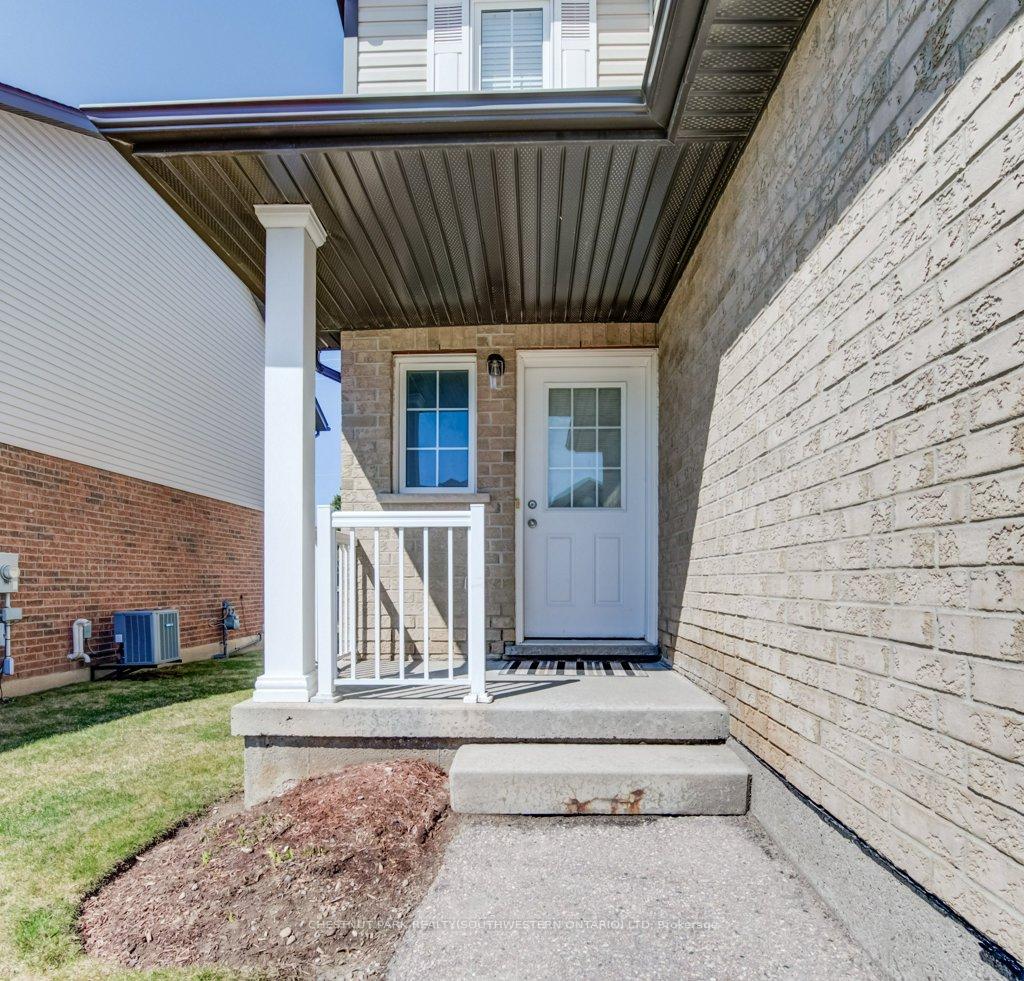 Photo 8 of 39 Iron Gate Street, Kitchener — HOMEH