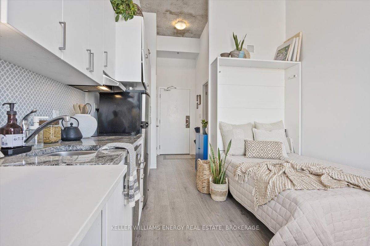 Front of Unit 829, 1900 Simcoe Street N