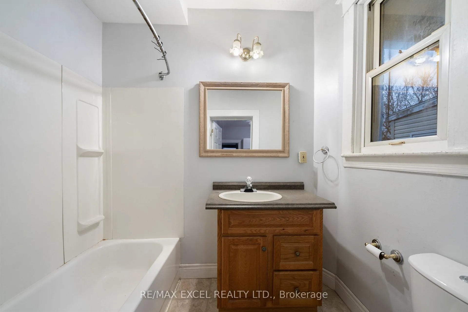 Photo 62 of 33 Edgemont Street N, Hamilton, Crown Point — HOMEH