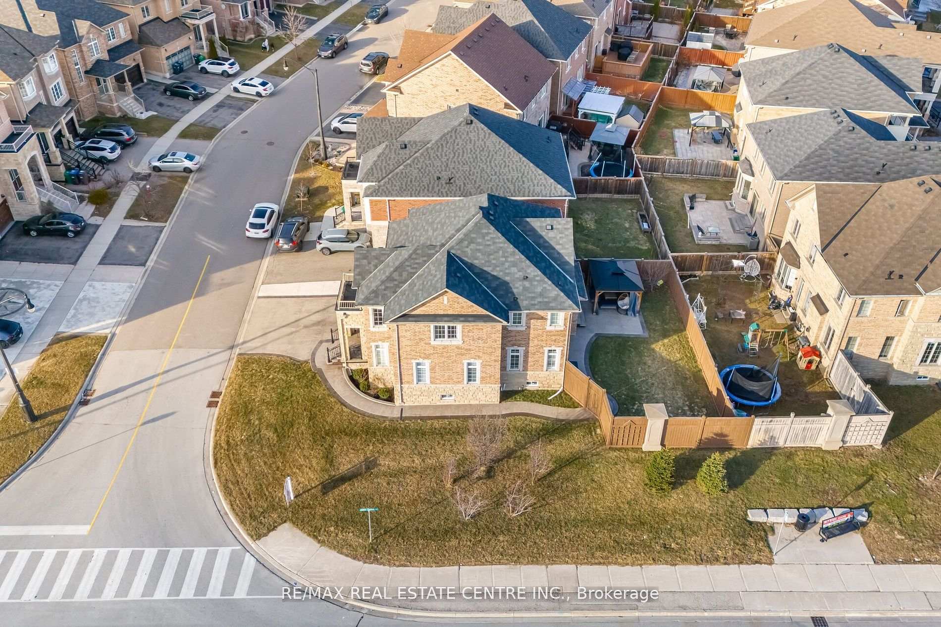 Photo 12 of 1 Ingleside Road, Brampton, Credit Valley — HOMEH