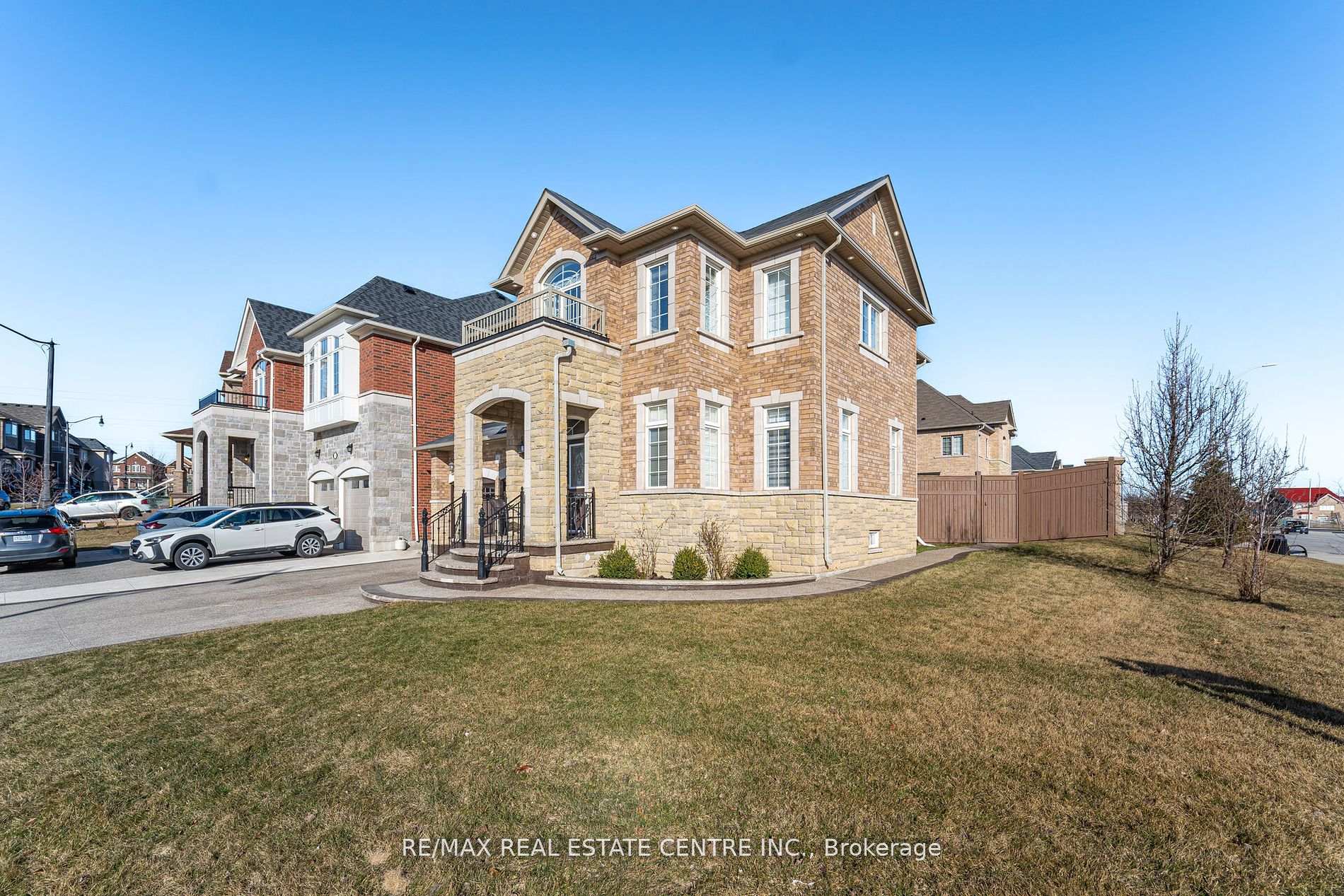 Photo 7 of 1 Ingleside Road, Brampton, Credit Valley — HOMEH
