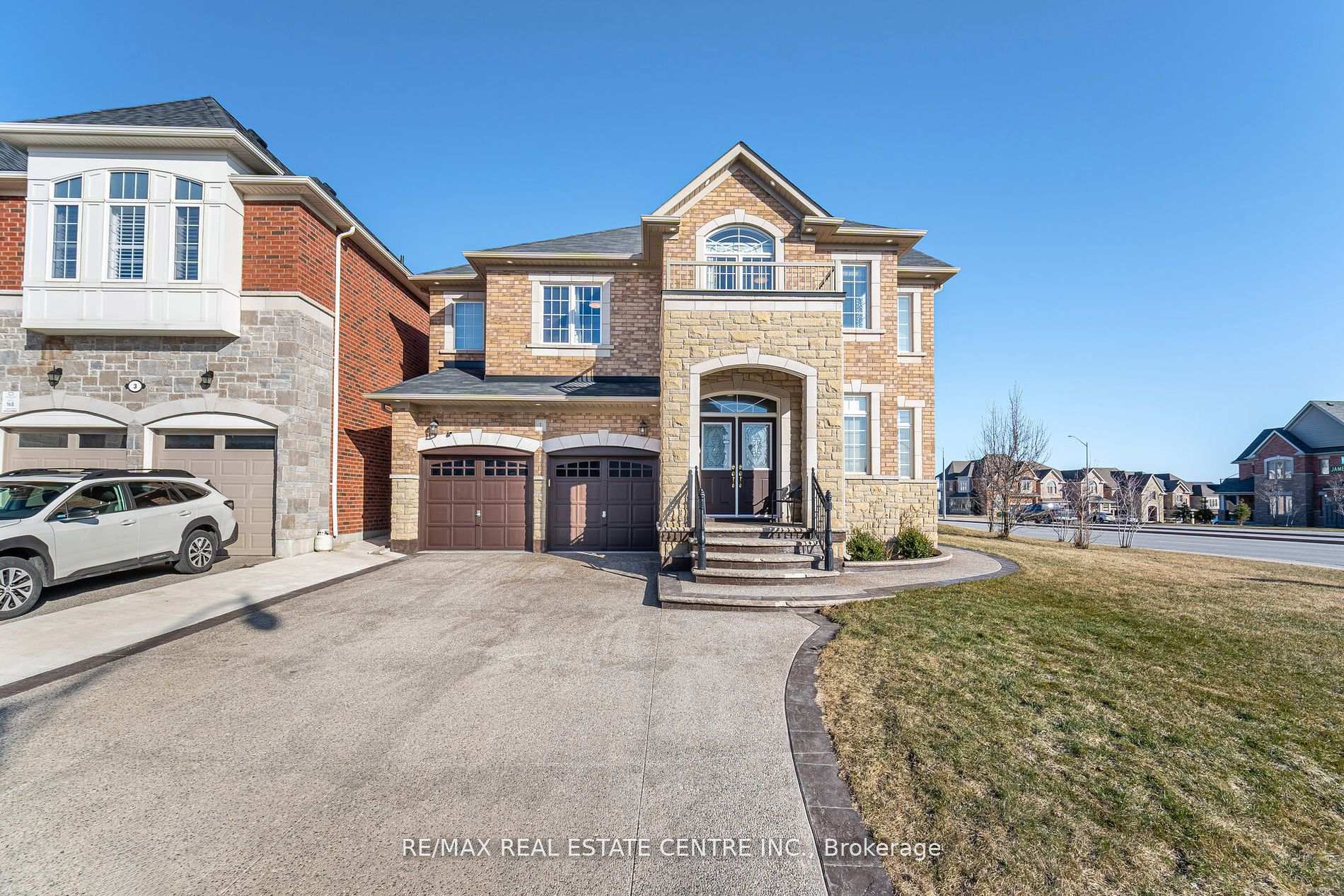 Photo 3 of 1 Ingleside Road, Brampton, Credit Valley — HOMEH