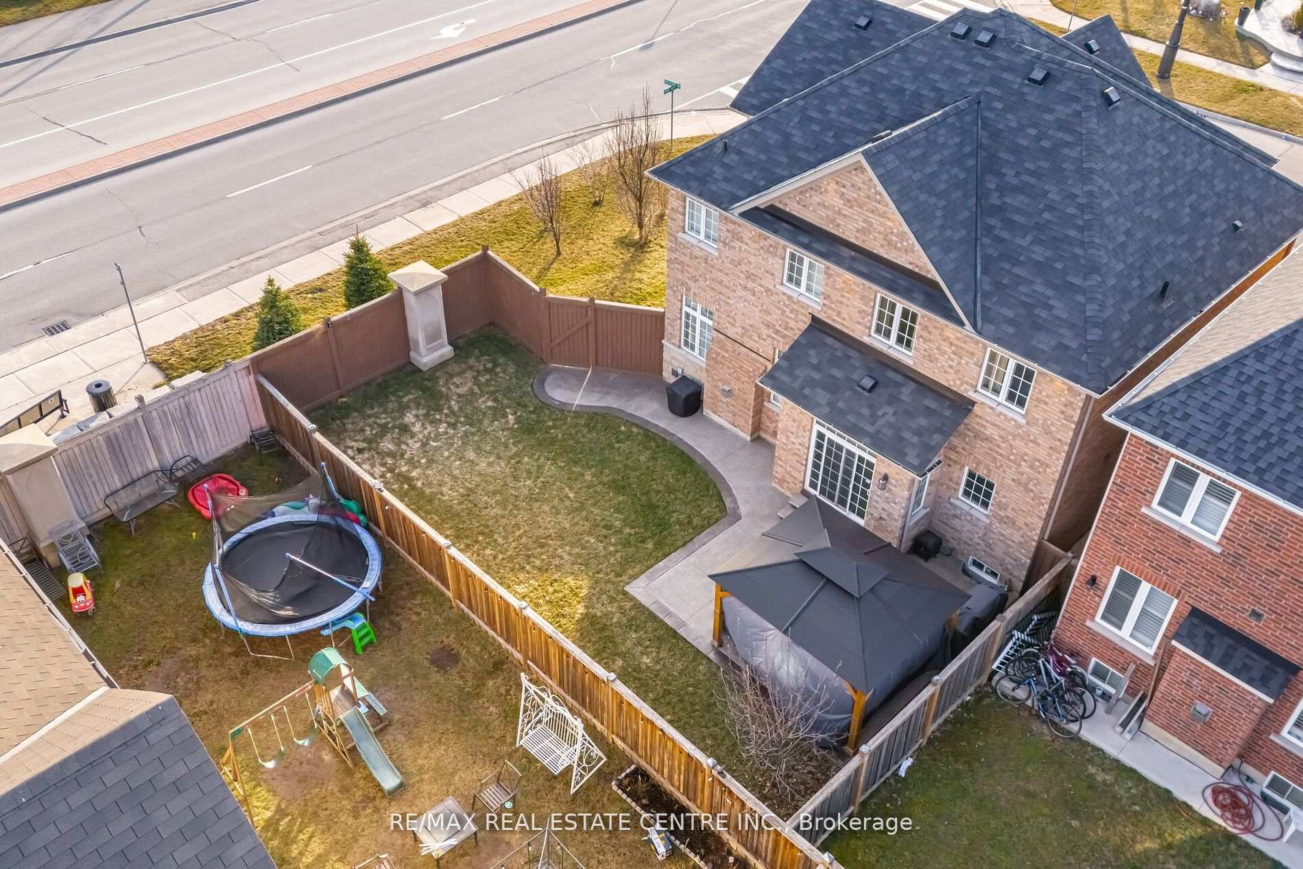 Photo 40 of 1 Ingleside Road, Brampton, Credit Valley — HOMEH