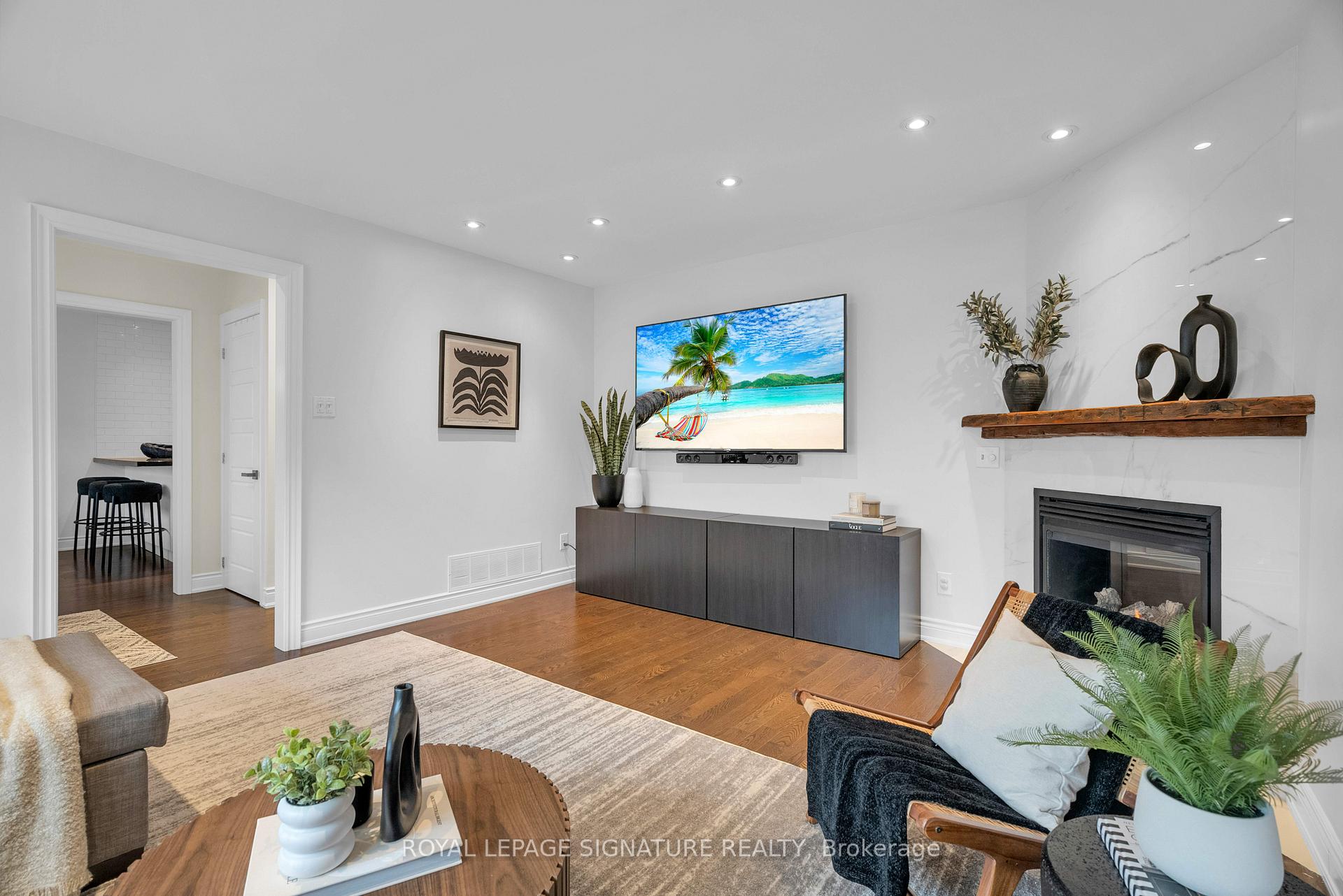 Photo 4 of 17 Birch Court, Aurora, Aurora Village — HOMEH