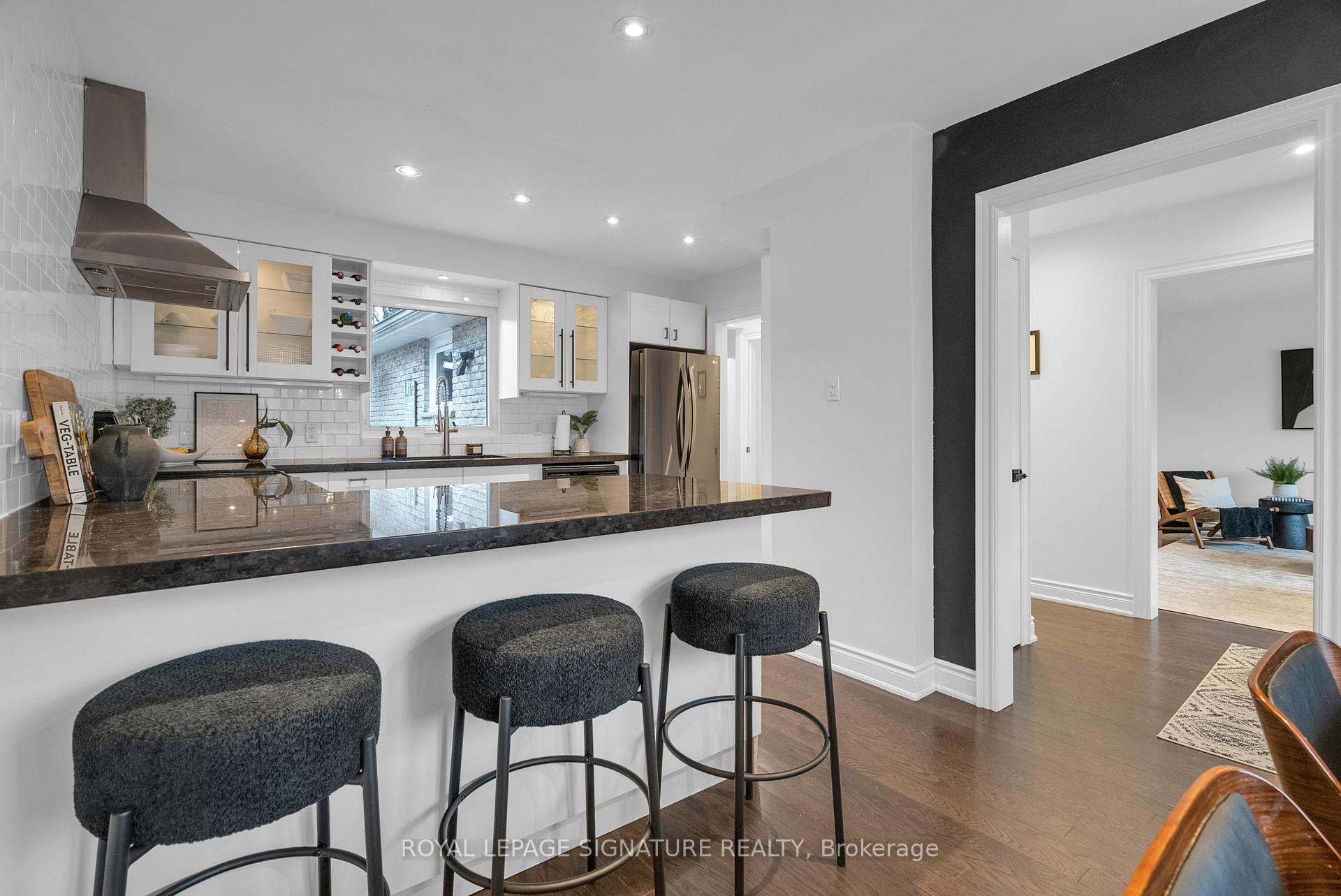 Photo 2 of 17 Birch Court, Aurora, Aurora Village — HOMEH