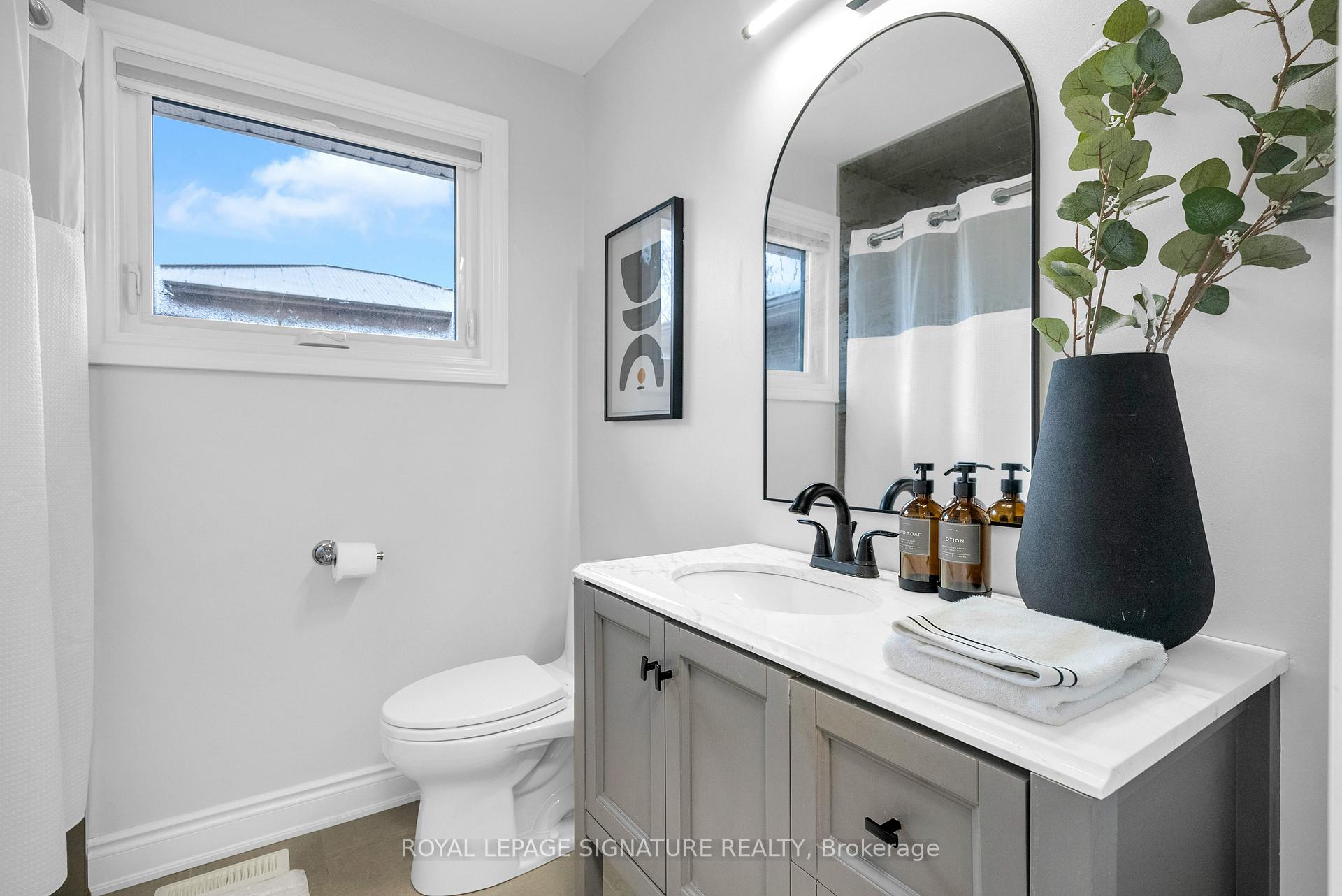 Photo 11 of 17 Birch Court, Aurora, Aurora Village — HOMEH