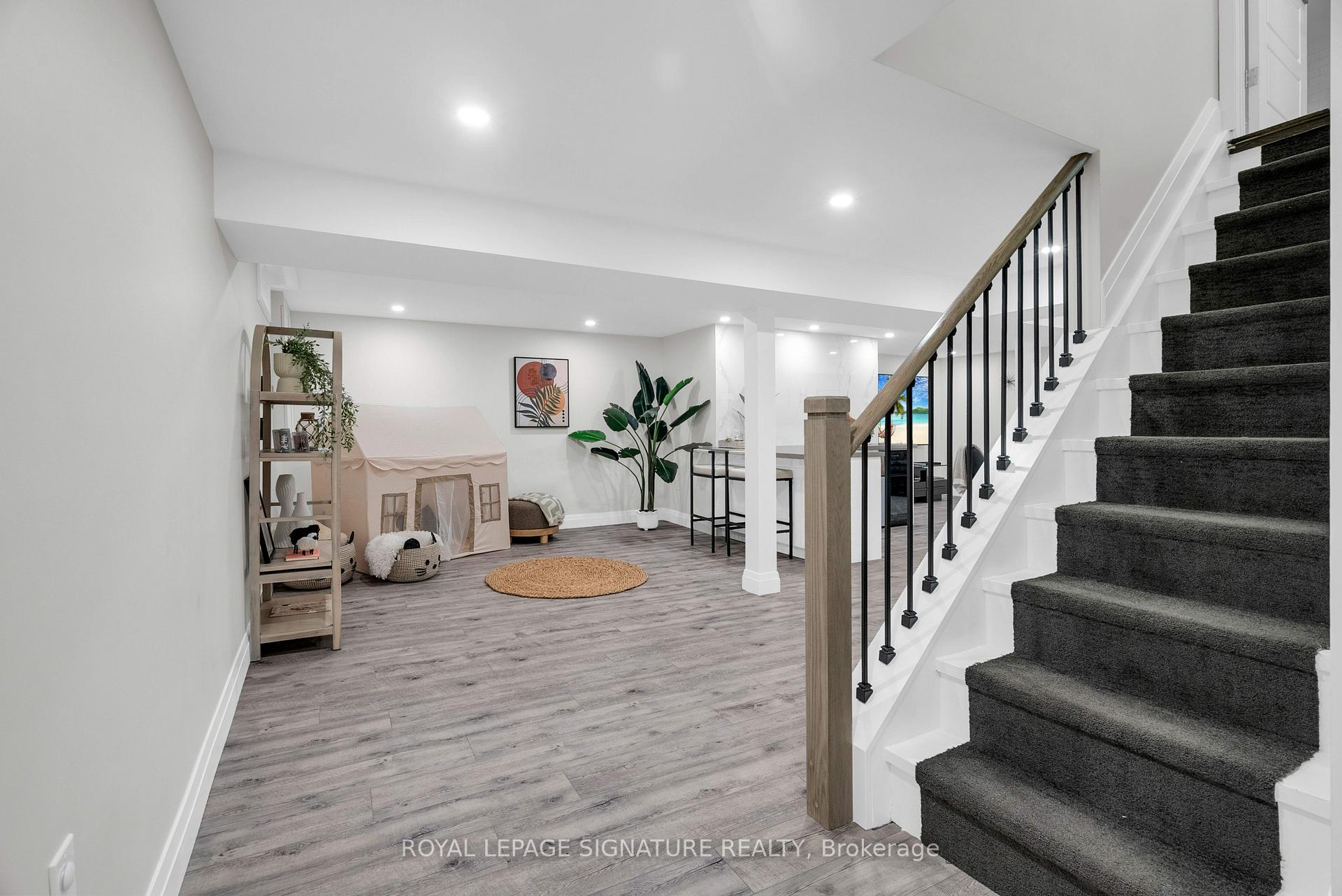 Photo 5 of 17 Birch Court, Aurora, Aurora Village — HOMEH