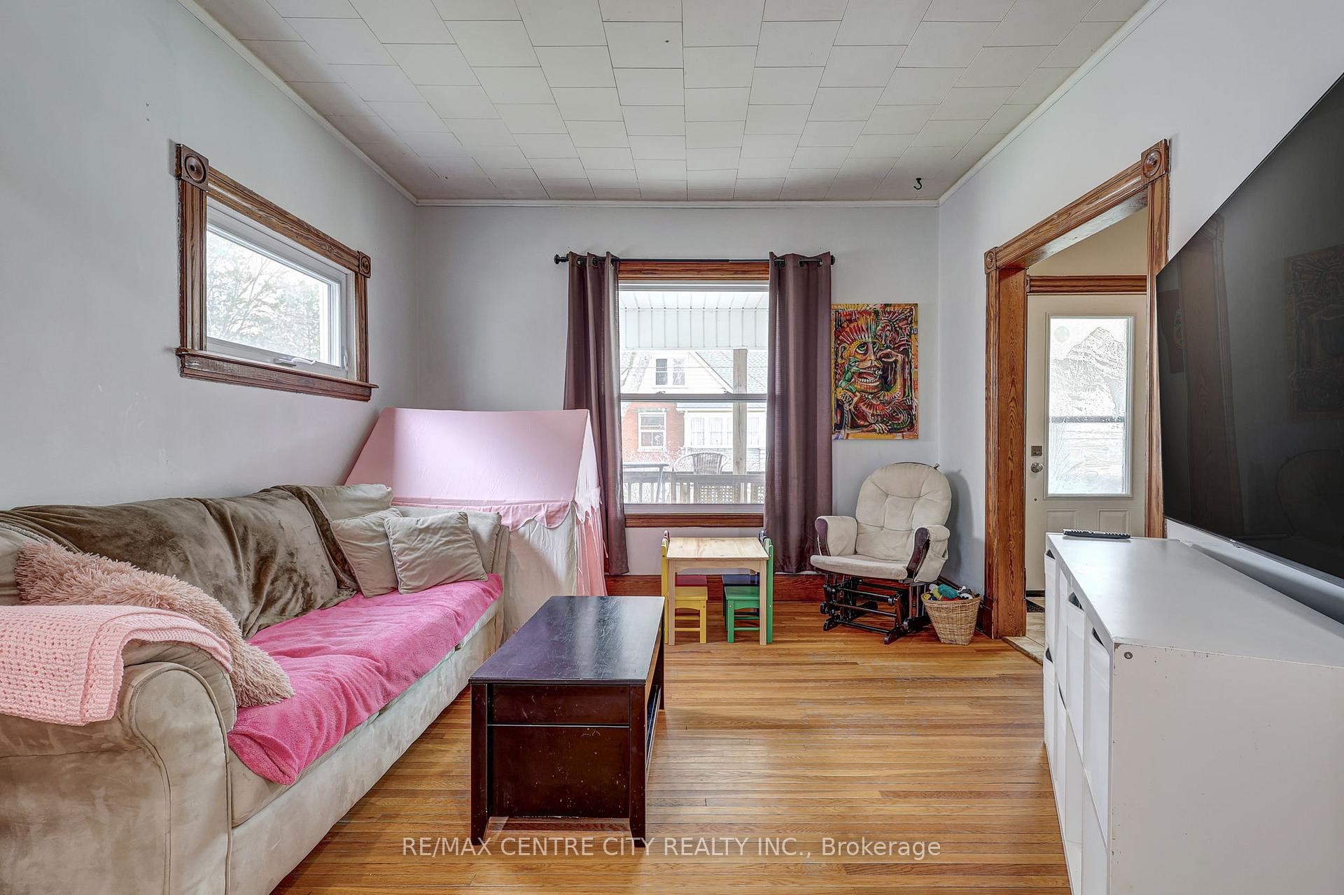 Photo 5 of 49 West Avenue, St. Thomas — HOMEH