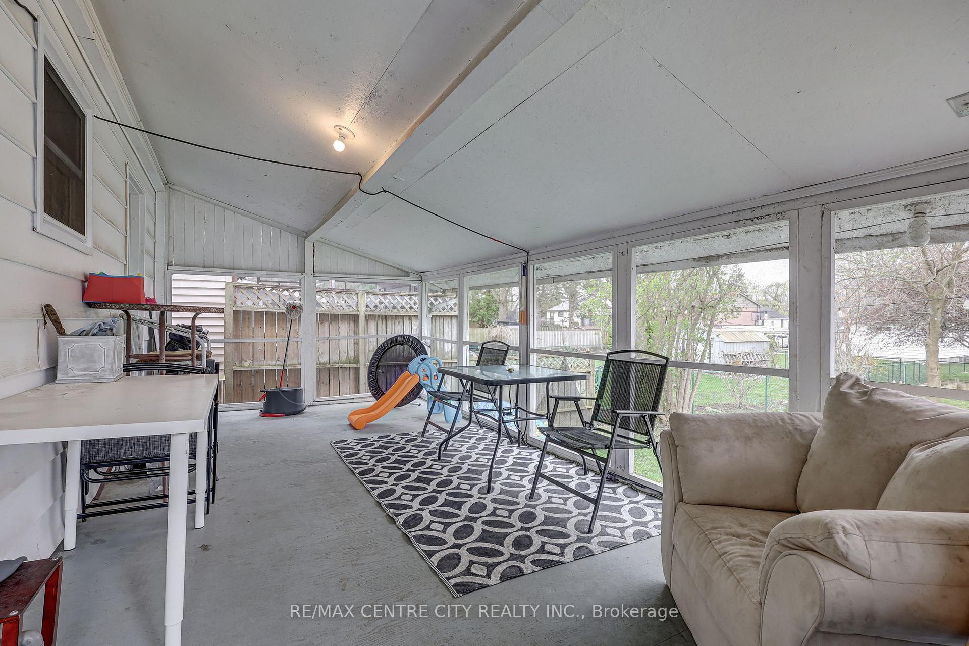 Photo 12 of 49 West Avenue, St. Thomas — HOMEH