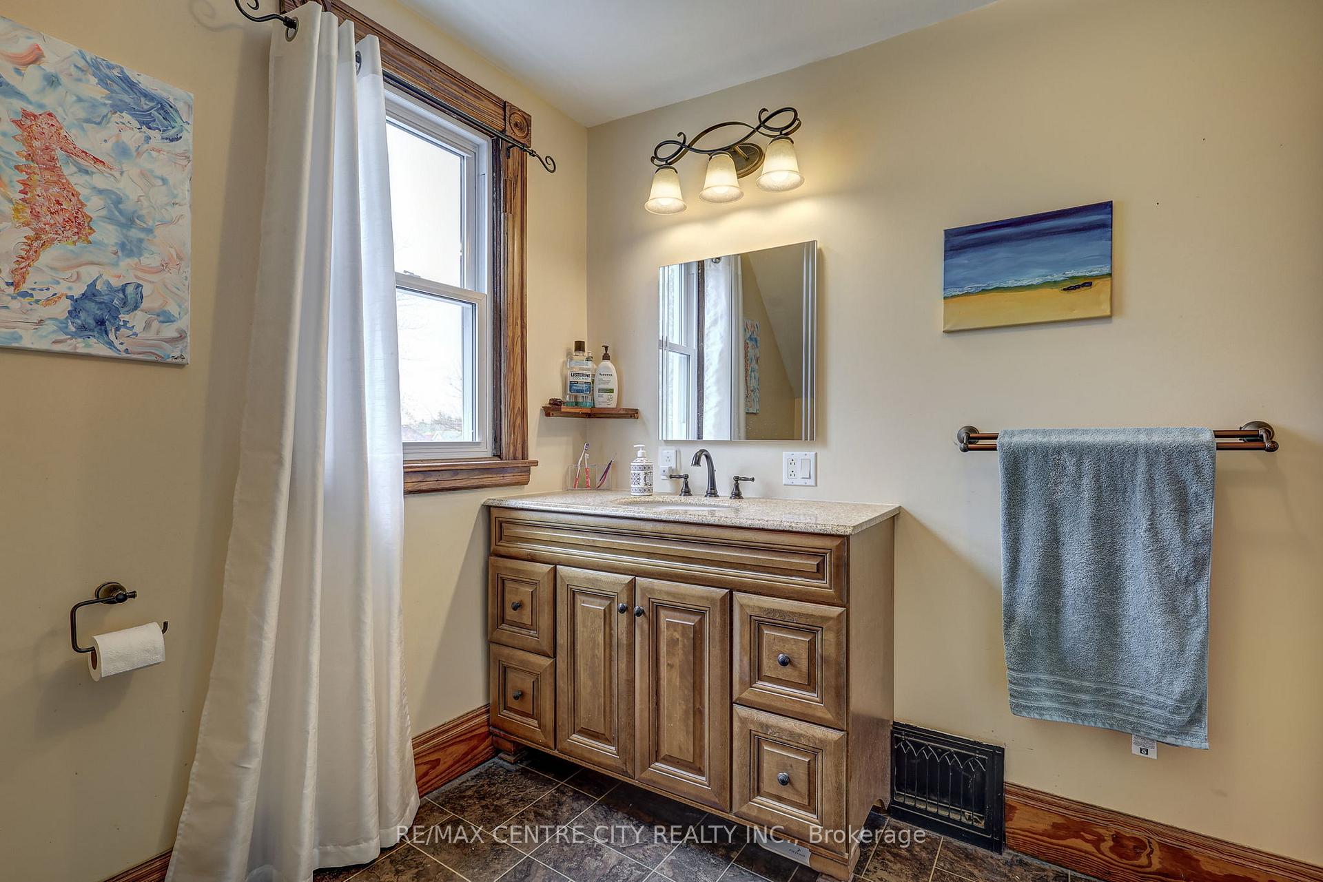 Photo 21 of 49 West Avenue, St. Thomas — HOMEH