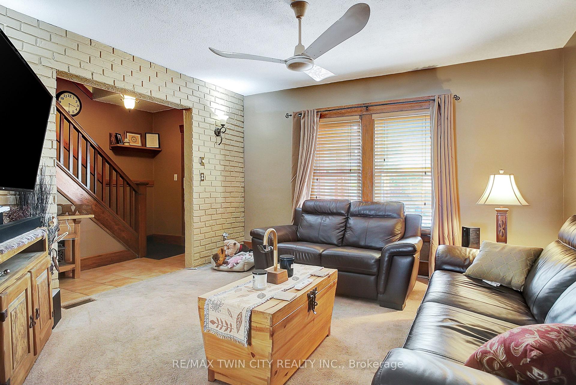 Photo 5 of 140 Park Row N, Hamilton, Crown Point — HOMEH
