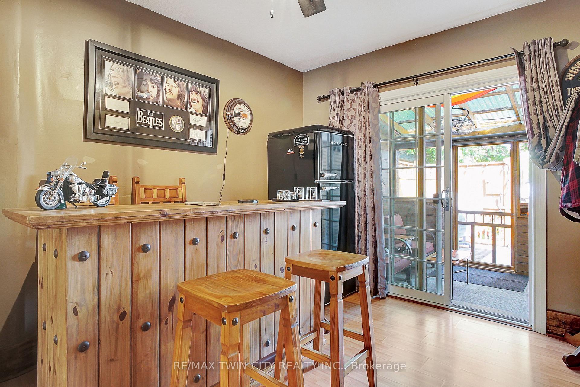 Photo 9 of 140 Park Row N, Hamilton, Crown Point — HOMEH