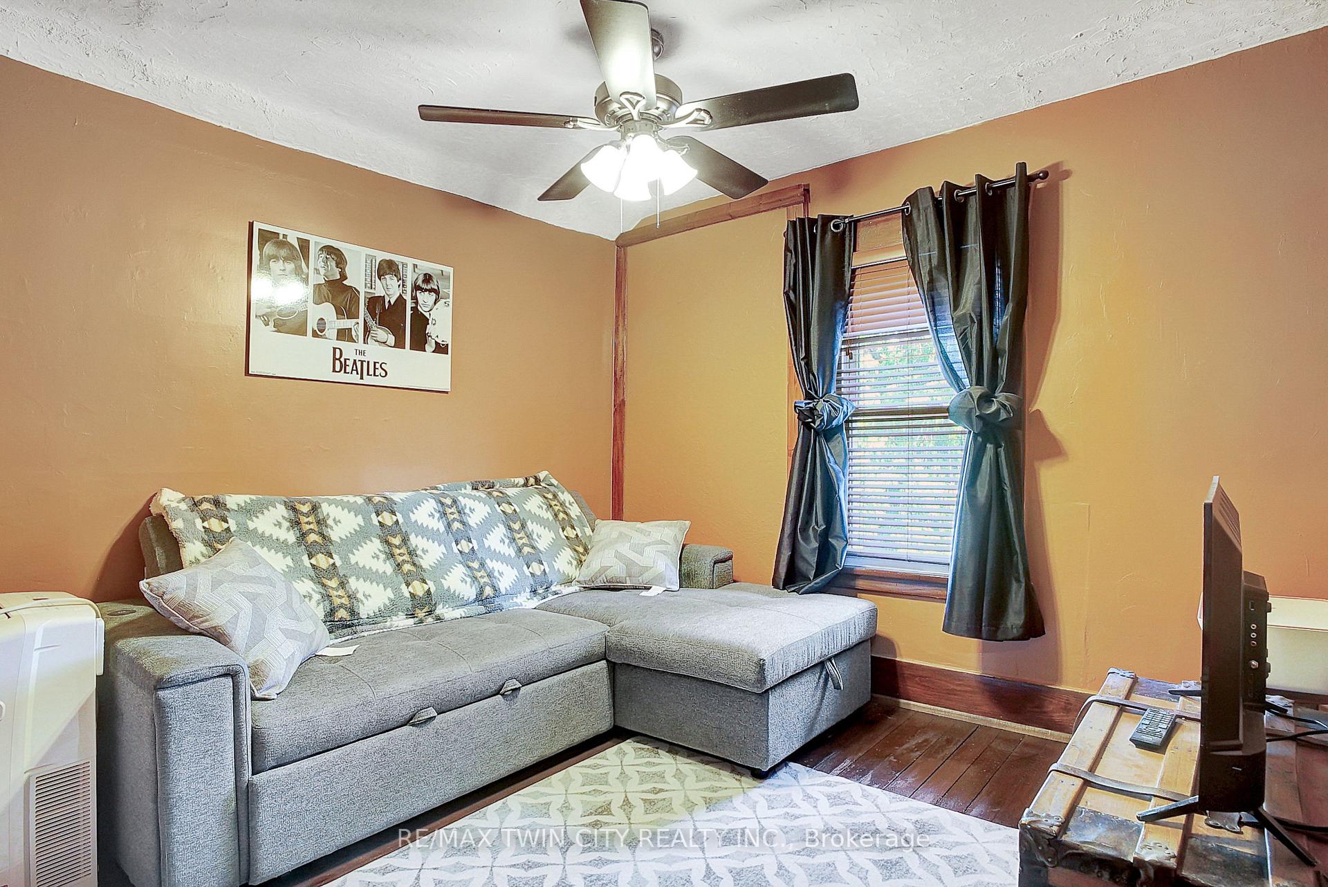 Photo 8 of 140 Park Row N, Hamilton, Crown Point — HOMEH
