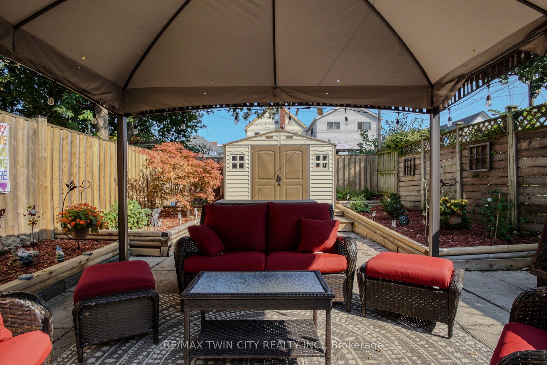 Photo 16 of 140 Park Row N, Hamilton, Crown Point — HOMEH