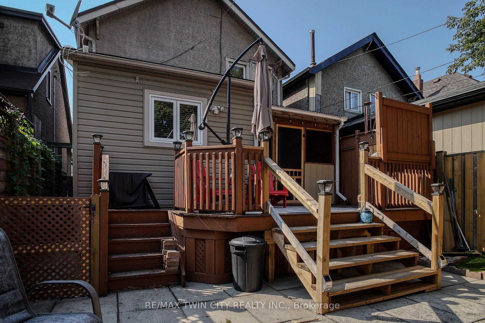 Photo 23 of 140 Park Row N, Hamilton, Crown Point — HOMEH