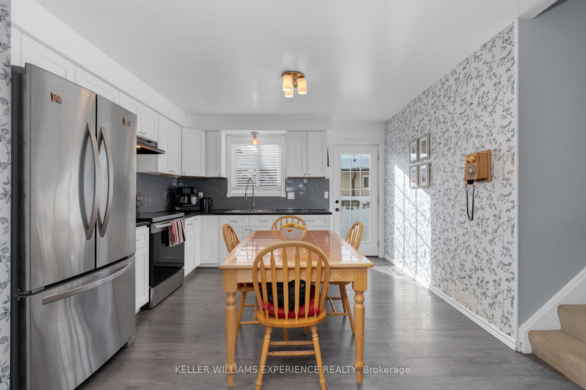 Photo 6 of 472 Leacock Drive, Barrie, Letitia Heights — HOMEH