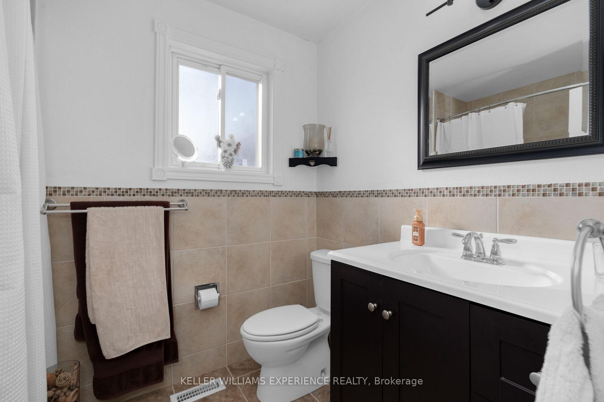 Photo 8 of 472 Leacock Drive, Barrie, Letitia Heights — HOMEH