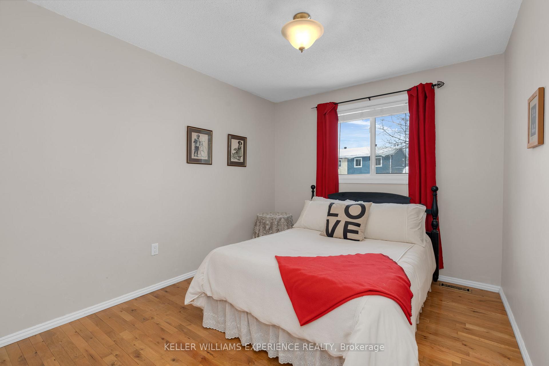Photo 2 of 472 Leacock Drive, Barrie, Letitia Heights — HOMEH
