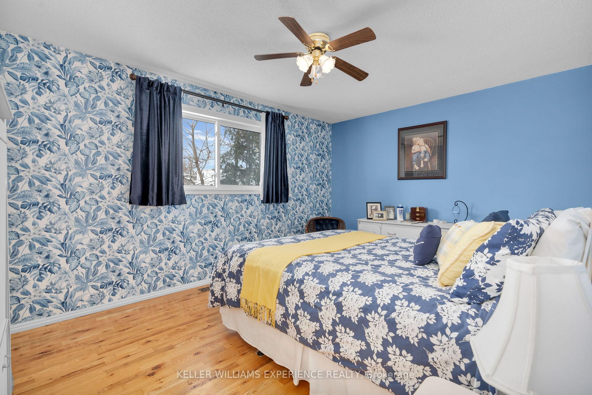 Photo 13 of 472 Leacock Drive, Barrie, Letitia Heights — HOMEH