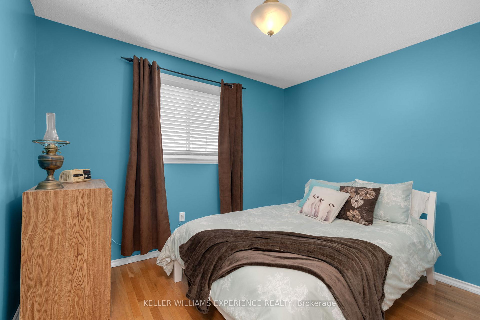 Photo 16 of 472 Leacock Drive, Barrie, Letitia Heights — HOMEH