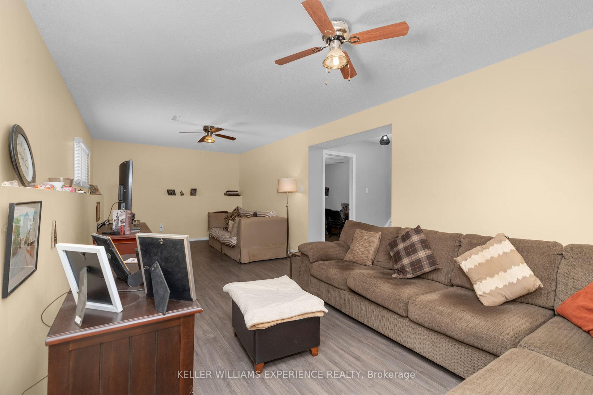 Photo 11 of 472 Leacock Drive, Barrie, Letitia Heights — HOMEH