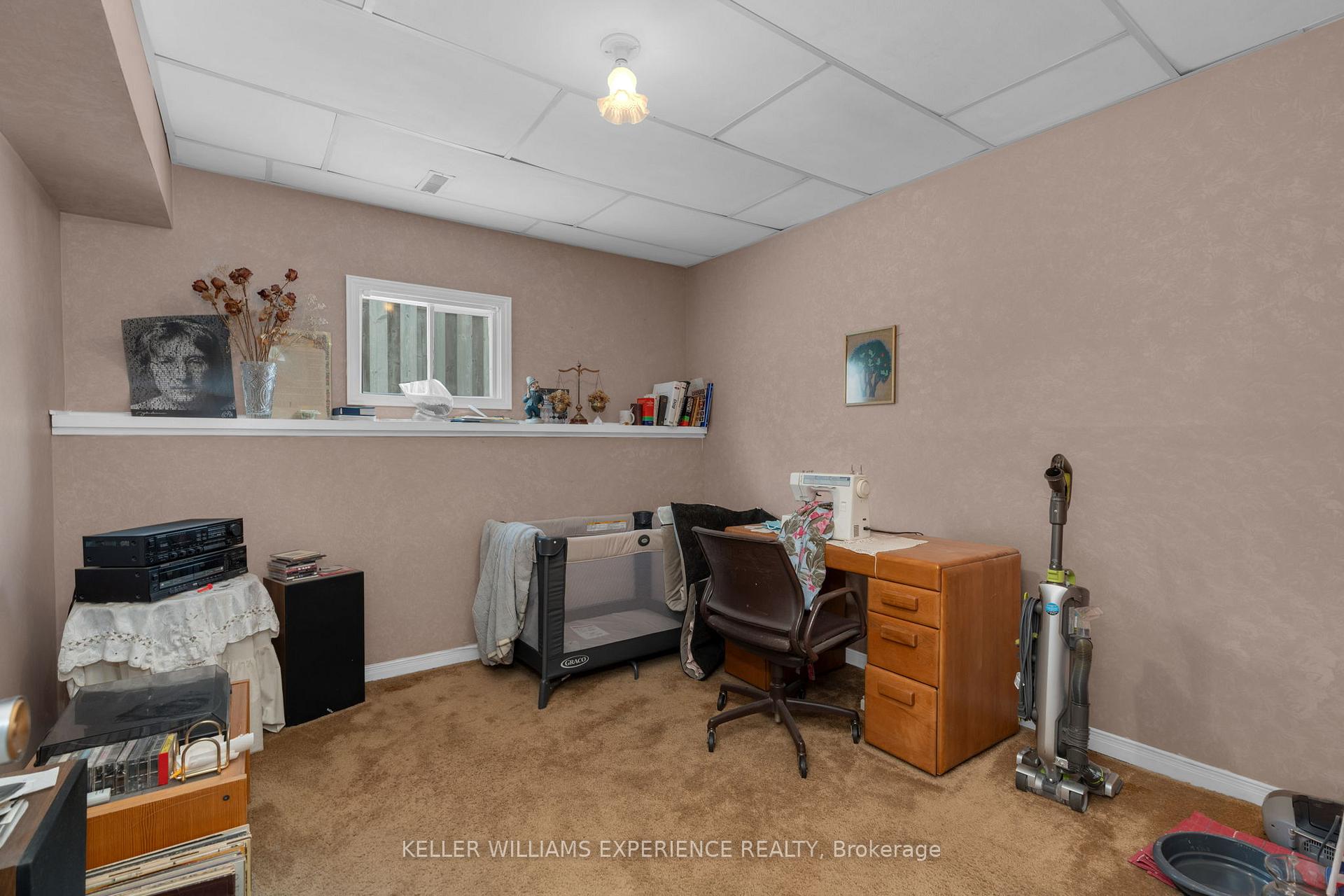Photo 18 of 472 Leacock Drive, Barrie, Letitia Heights — HOMEH