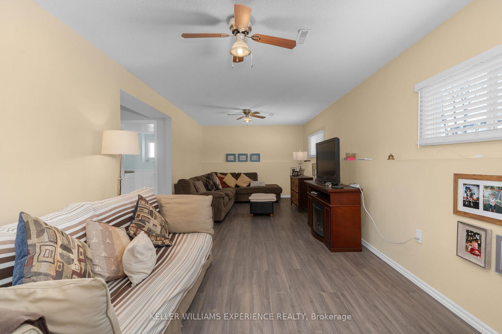 Photo 19 of 472 Leacock Drive, Barrie, Letitia Heights — HOMEH
