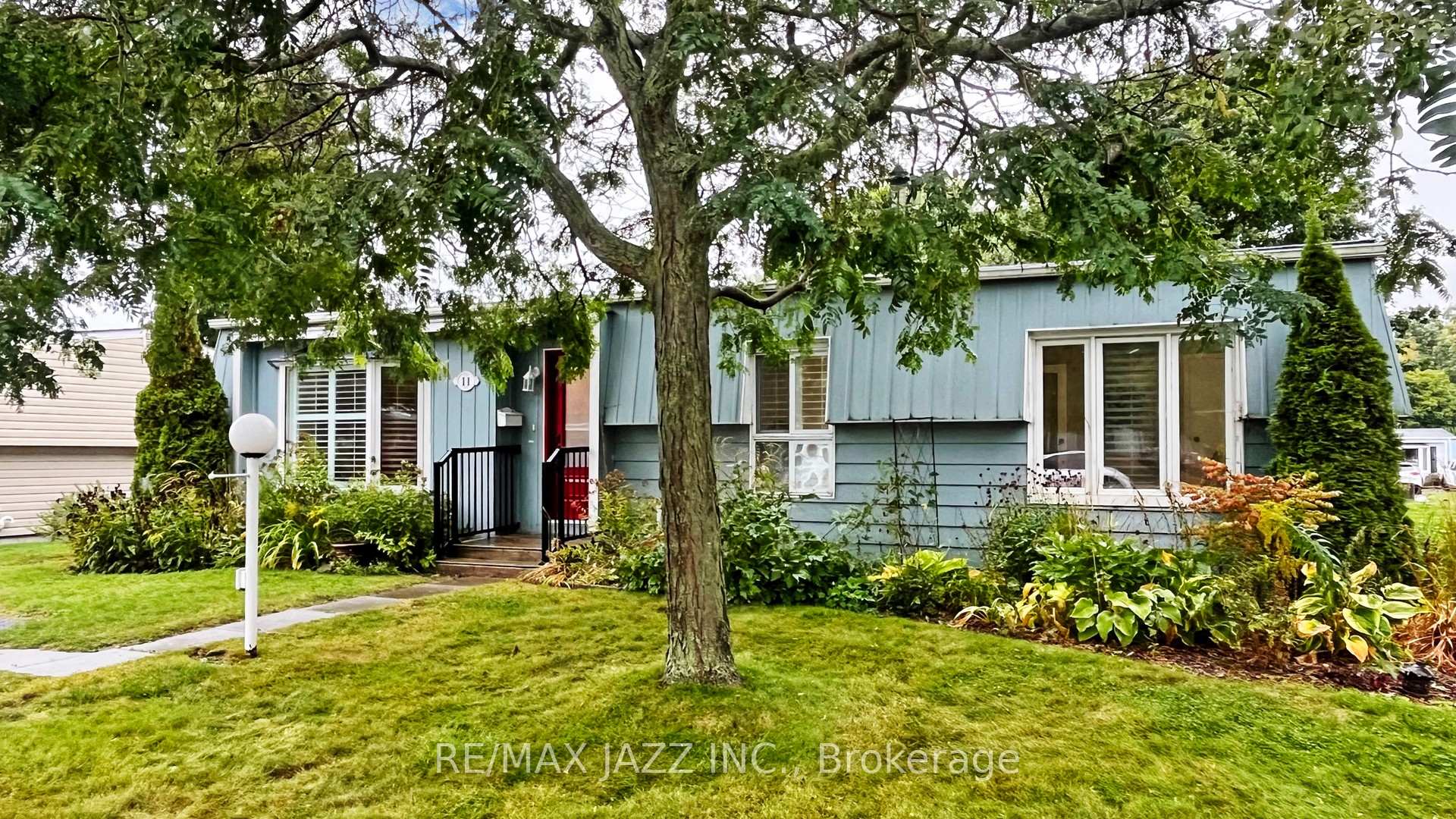 Photo 1 of 11 Canoe Court, Clarington, Newcastle — HOMEH