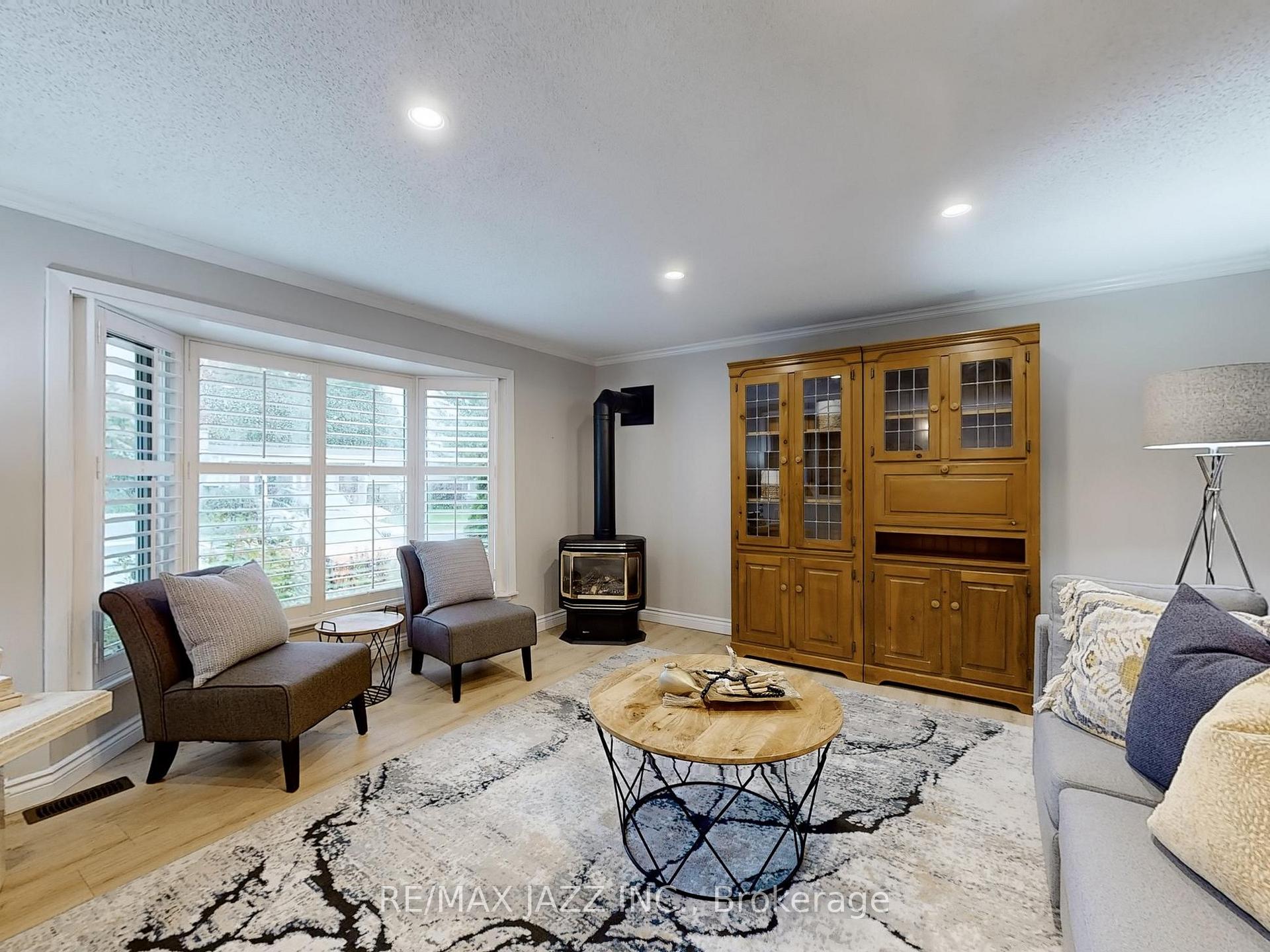 Photo 3 of 11 Canoe Court, Clarington, Newcastle — HOMEH