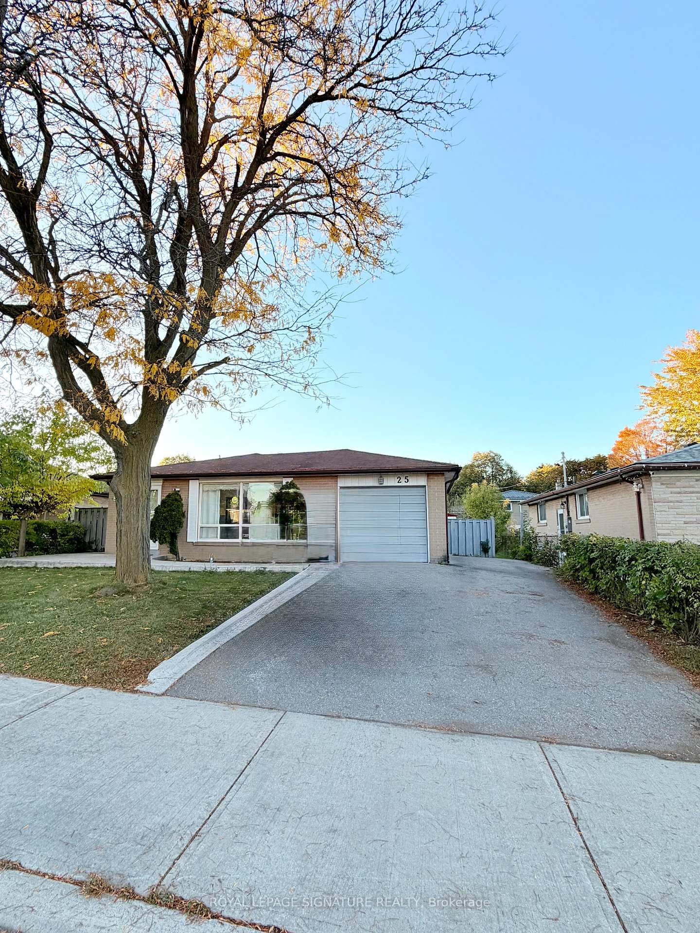 Photo 2 of 25 Birchbank Road, Brampton, Avondale — HOMEH