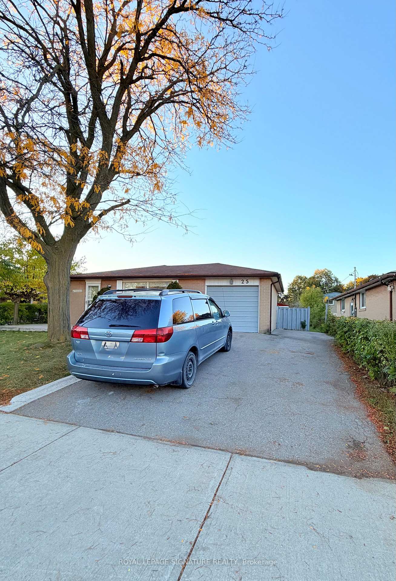 Photo 3 of 25 Birchbank Road, Brampton, Avondale — HOMEH