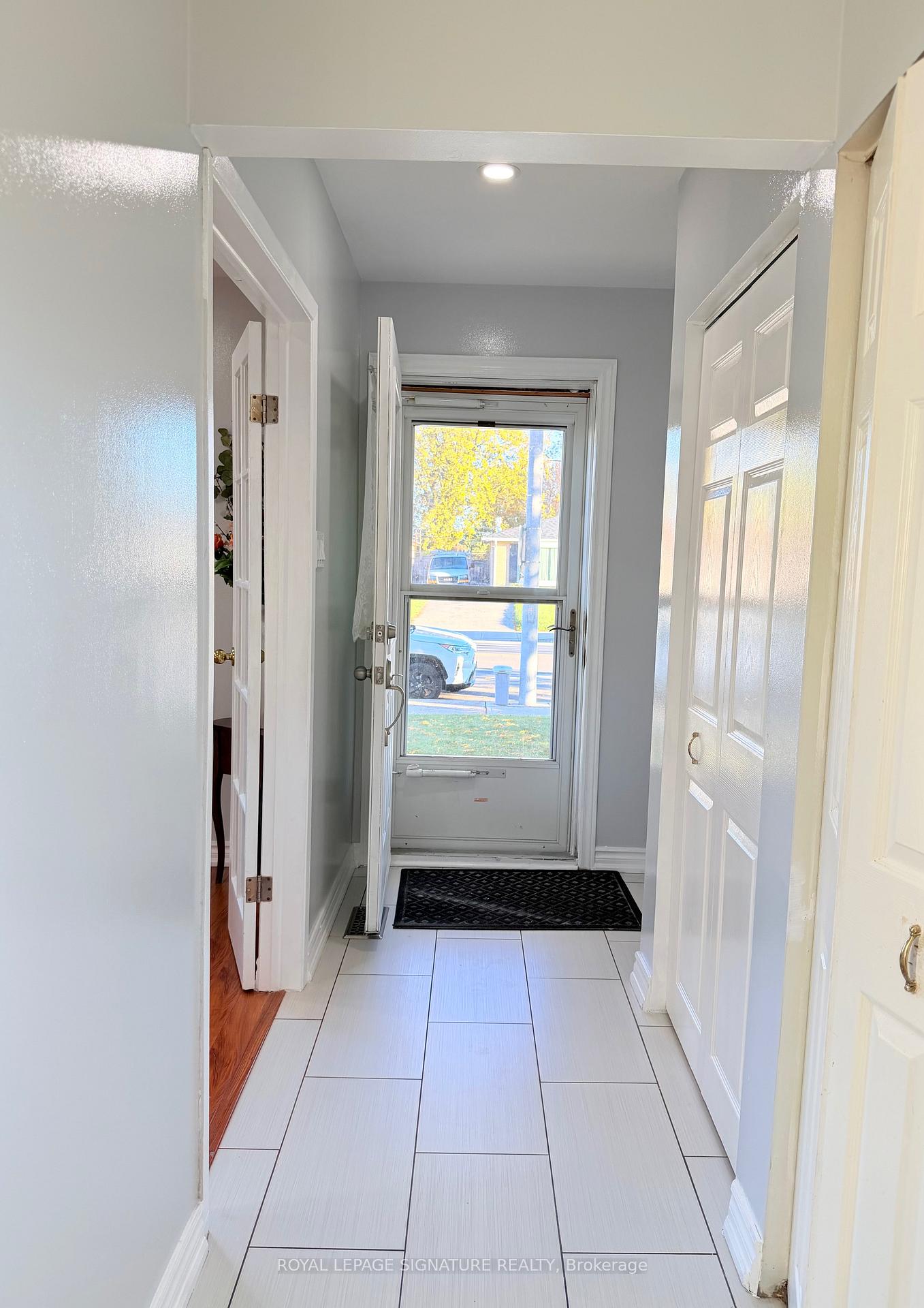 Photo 4 of 25 Birchbank Road, Brampton, Avondale — HOMEH