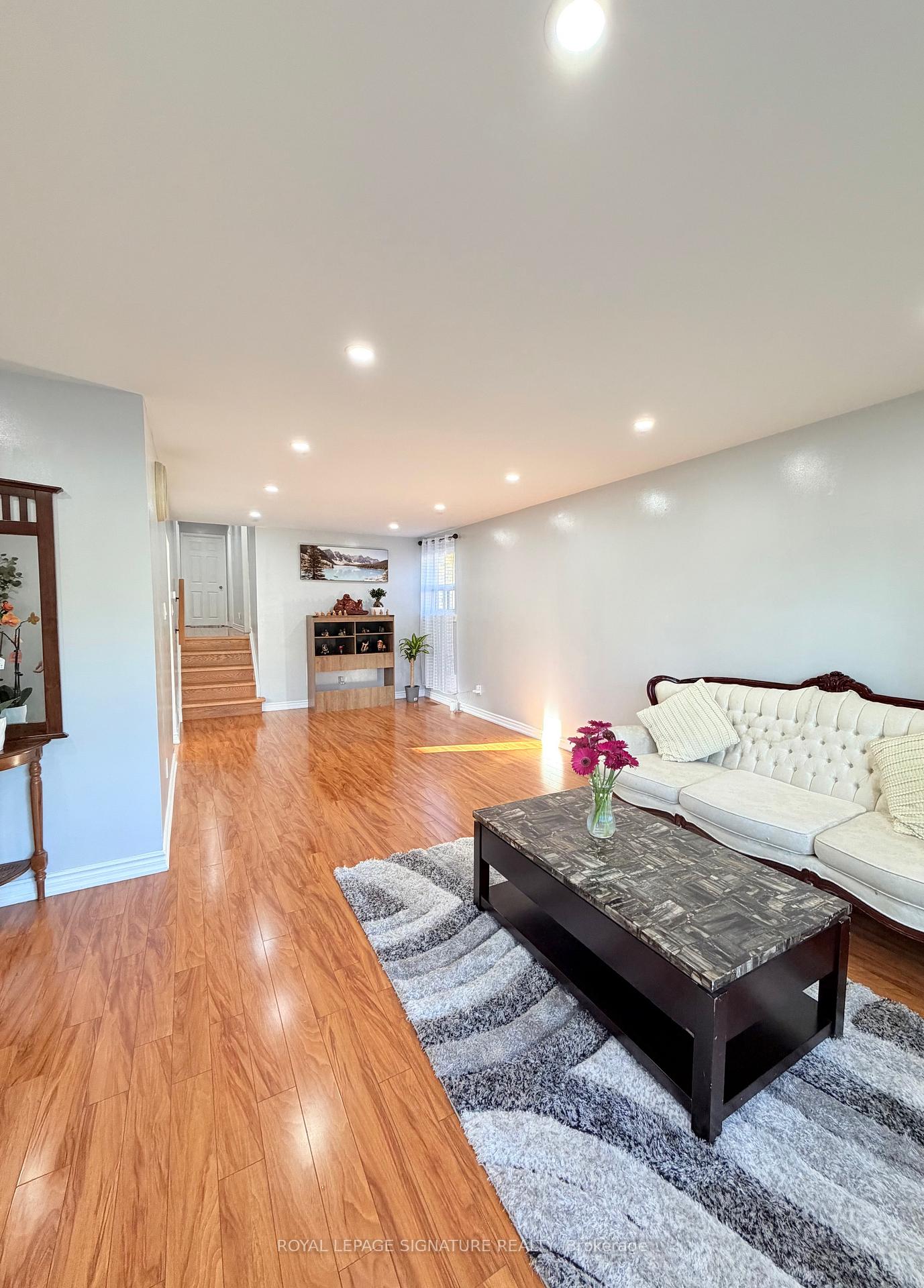 Photo 9 of 25 Birchbank Road, Brampton, Avondale — HOMEH
