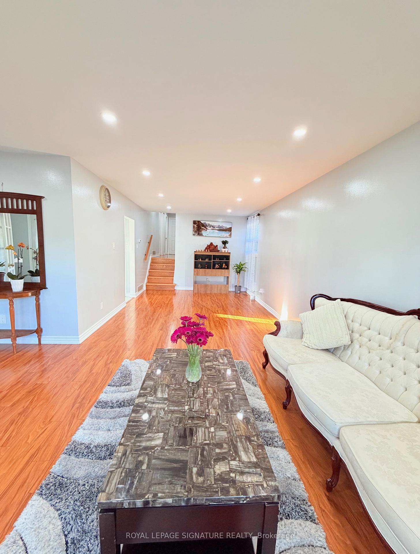Photo 10 of 25 Birchbank Road, Brampton, Avondale — HOMEH