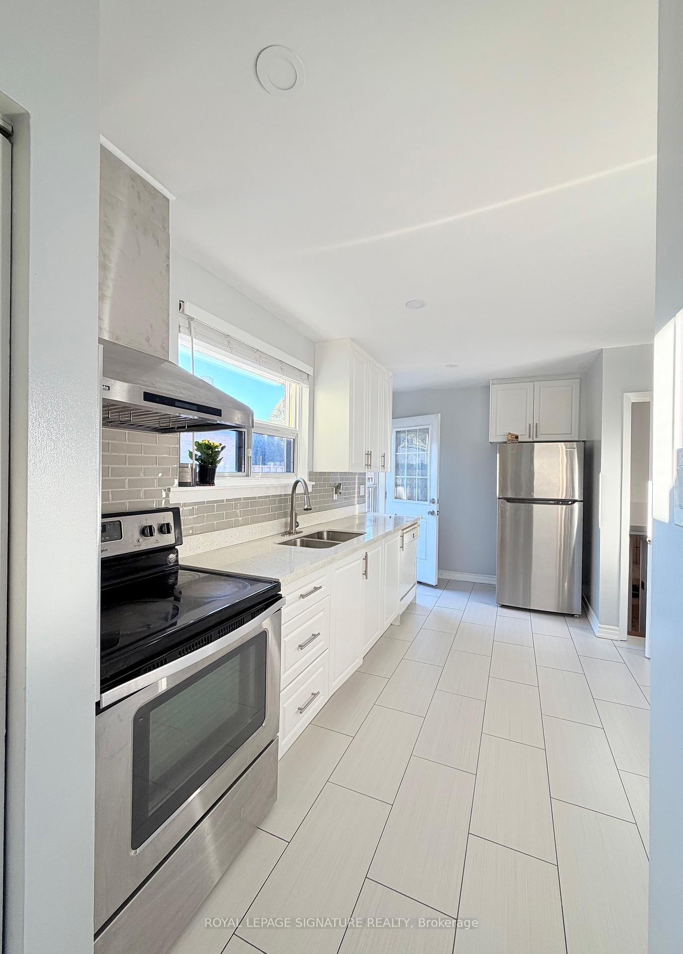 Photo 13 of 25 Birchbank Road, Brampton, Avondale — HOMEH