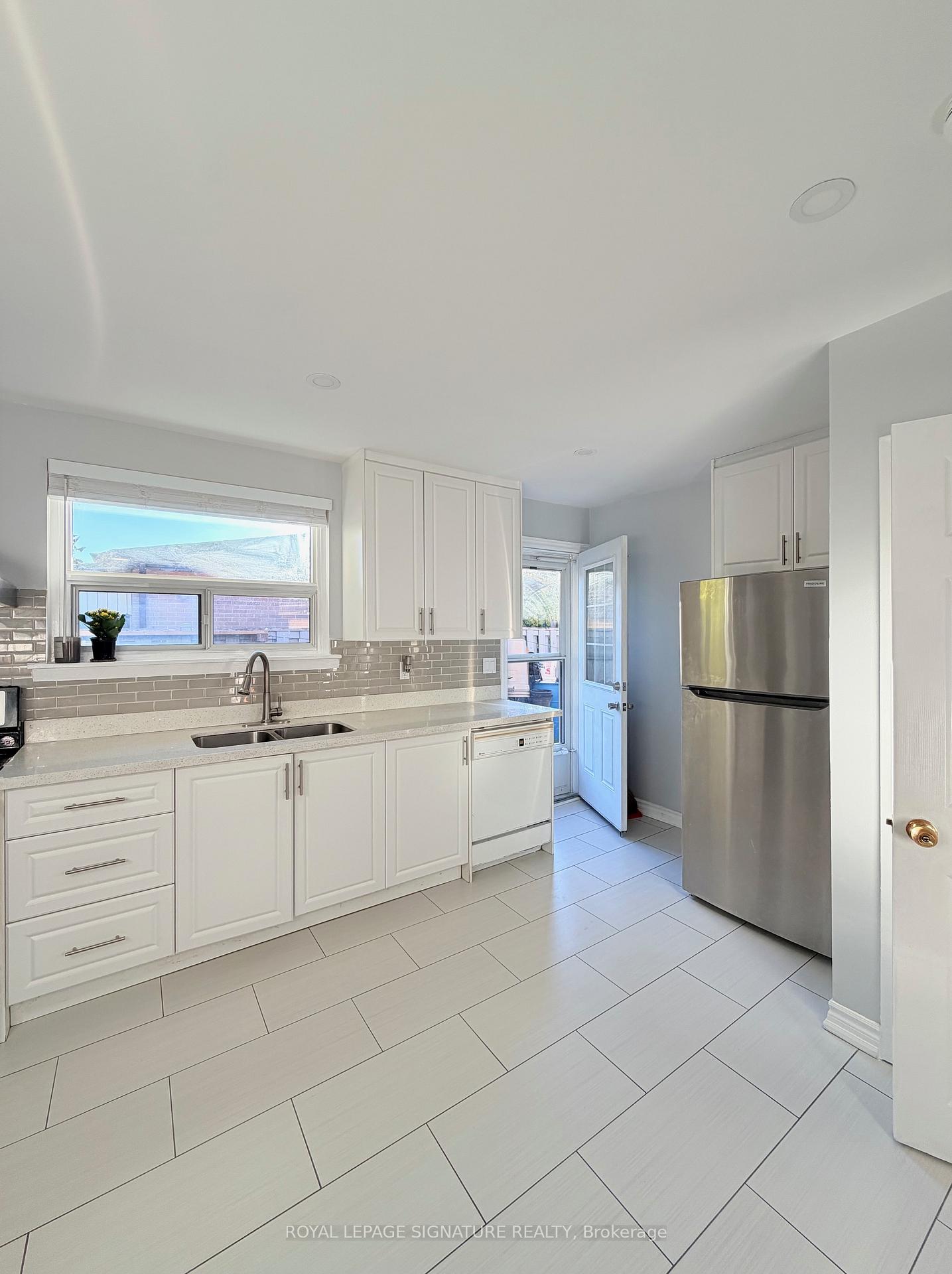 Photo 14 of 25 Birchbank Road, Brampton, Avondale — HOMEH
