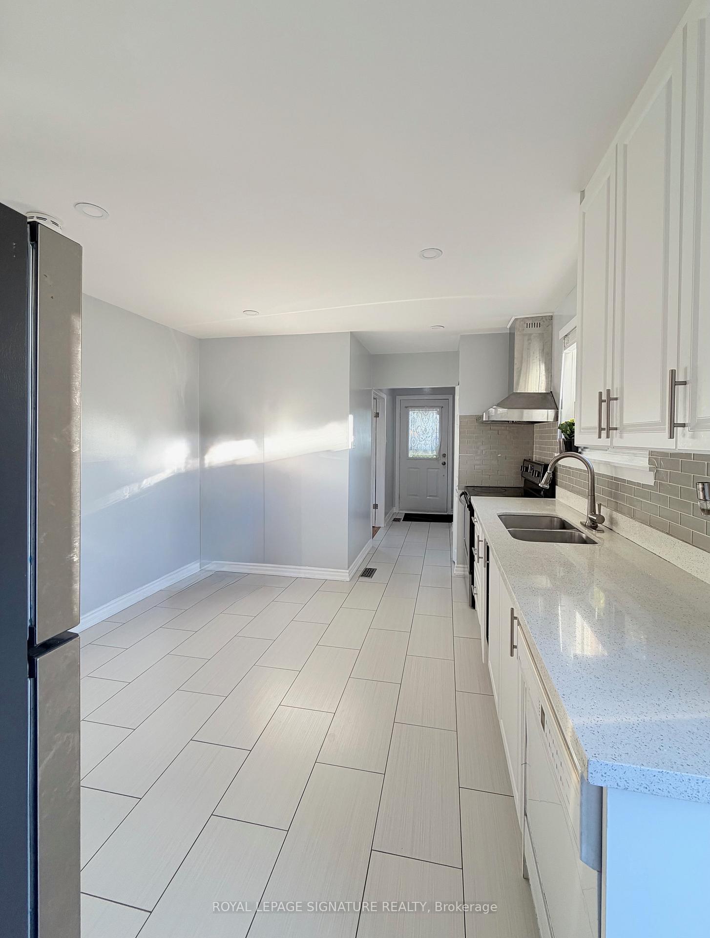 Photo 15 of 25 Birchbank Road, Brampton, Avondale — HOMEH